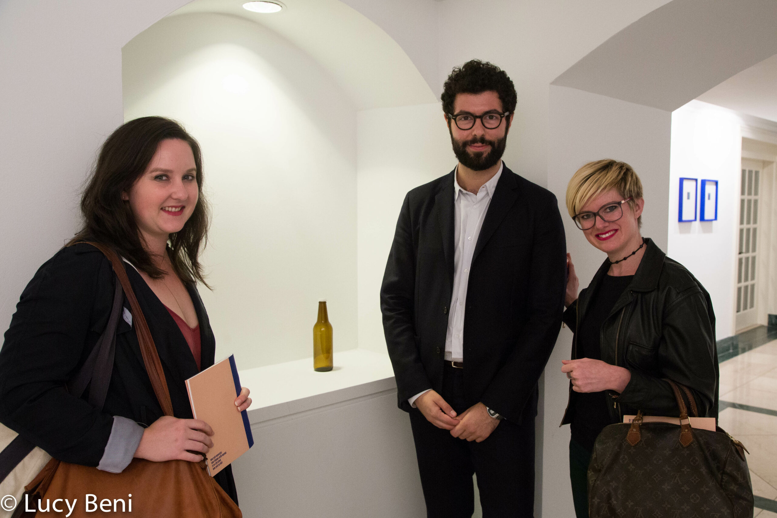 group-picture-smiling-from-gallery-talk-at-casa-italiana