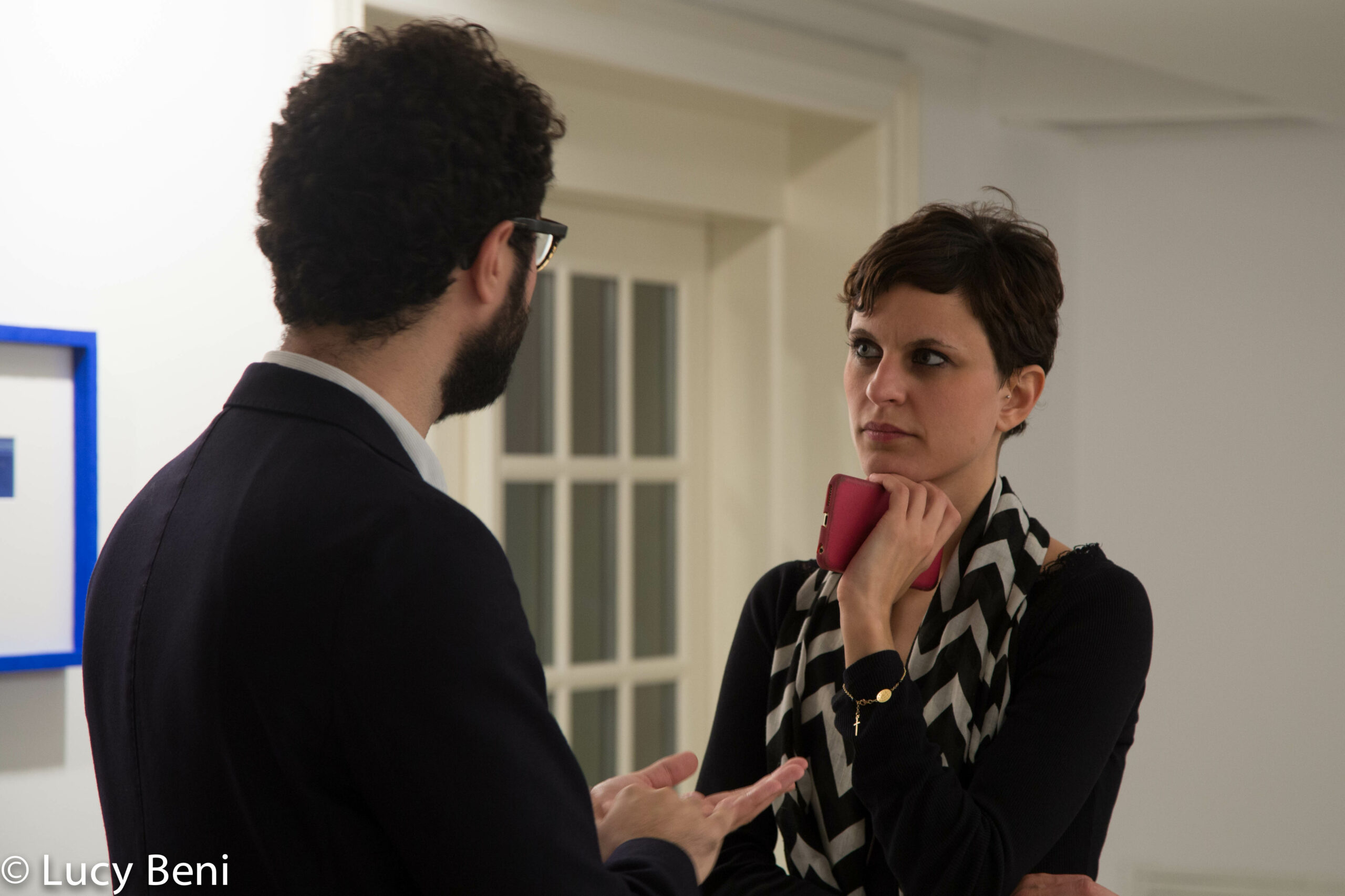 guests-interacting-from-gallery-talk-at-casa-italiana