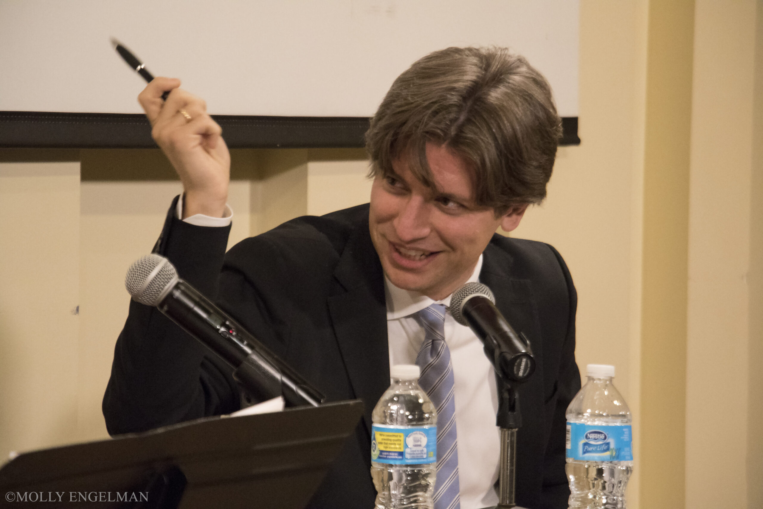 speaker-talking-from-adventures-in-italian-opera-daniele-rustioni-at-casa-italiana