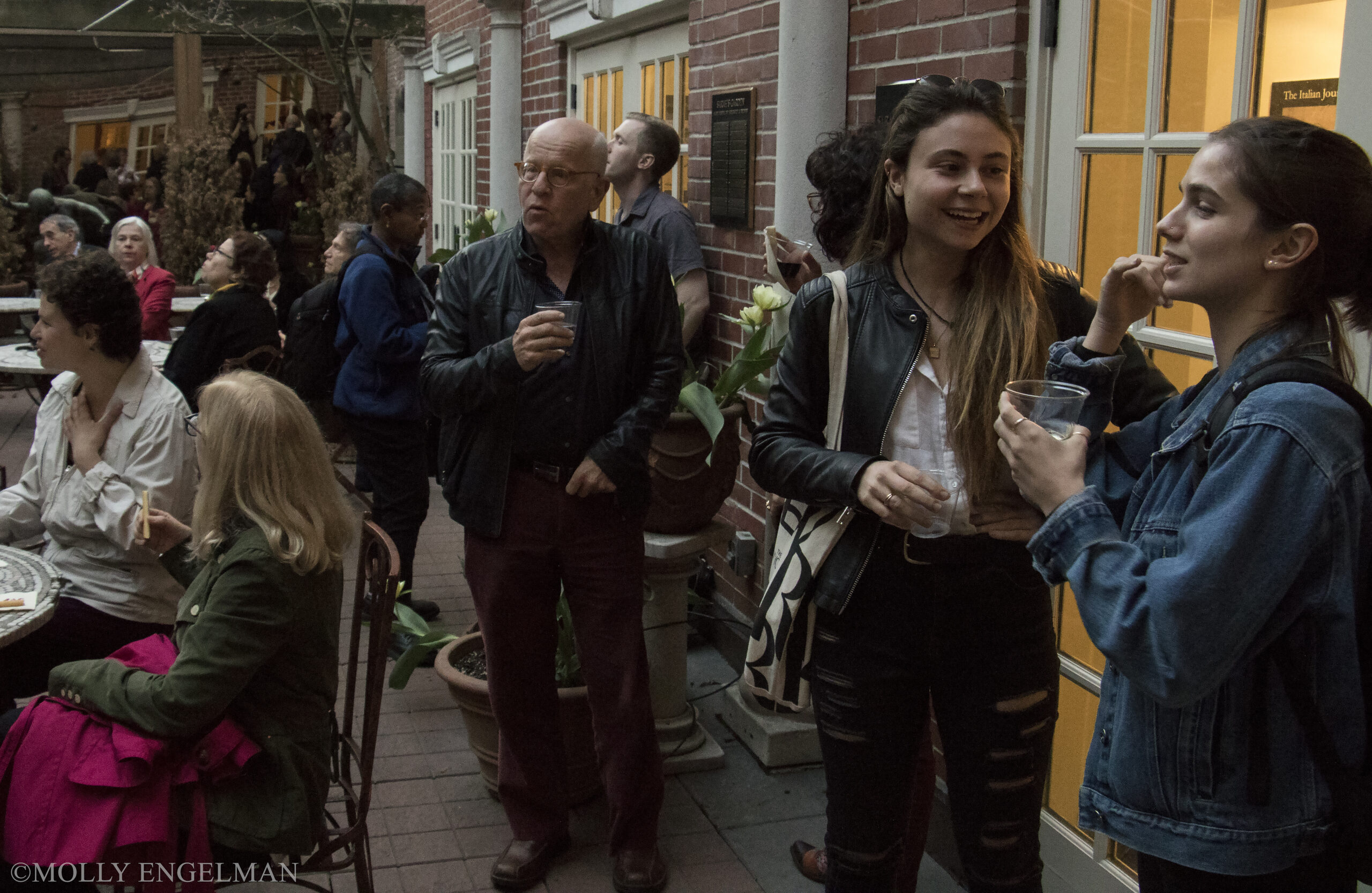 guests-interacting-from-italy-as-muse-at-casa-italiana