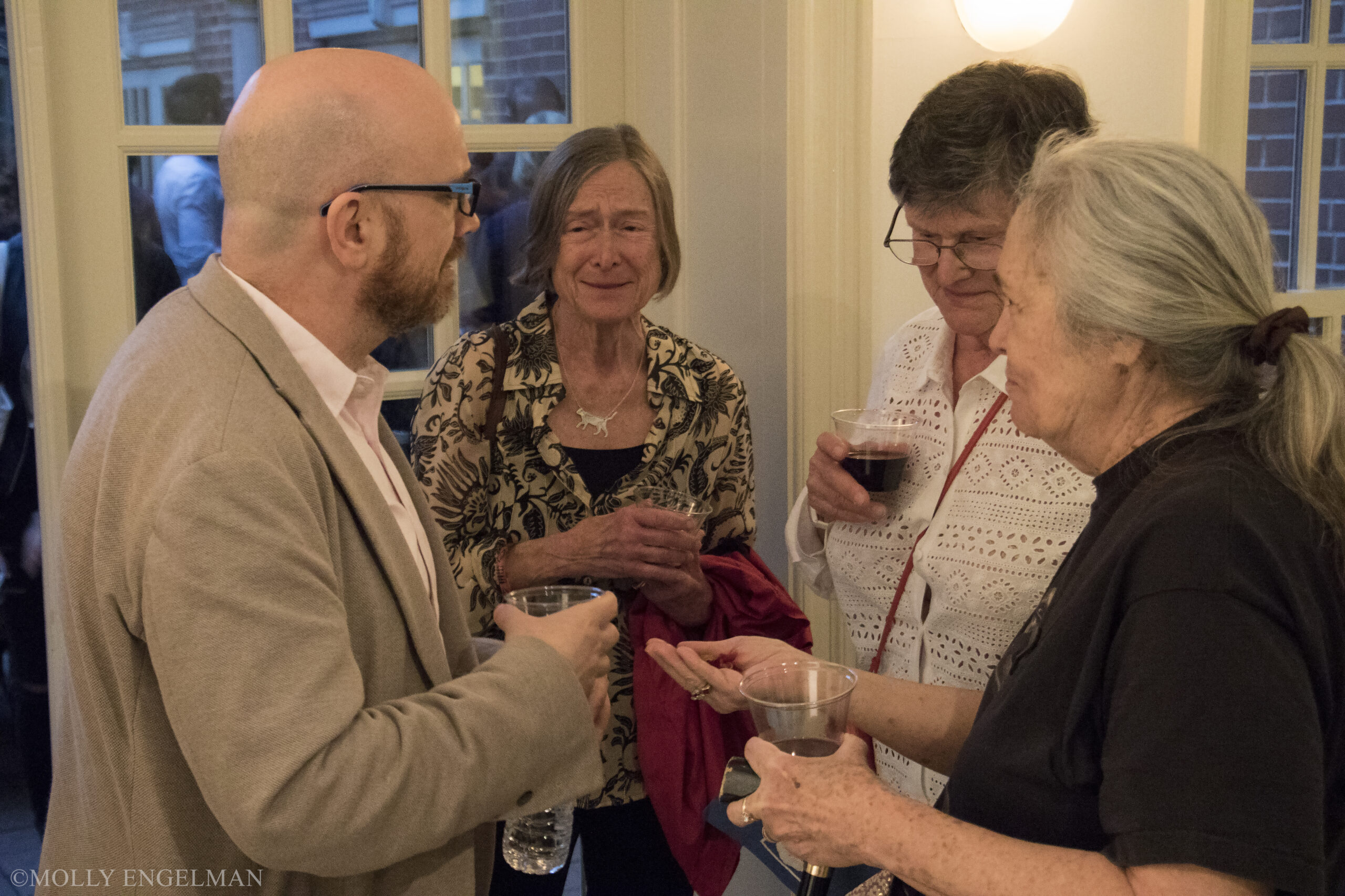 speaker-interacting-with-guests-from-italy-as-muse-at-casa-italiana