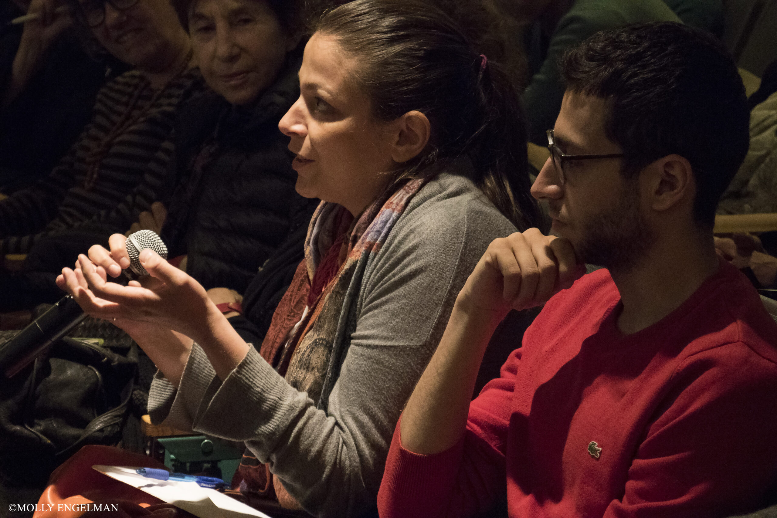 spectator-talking-from-book-presentation-at-casa-italiana
