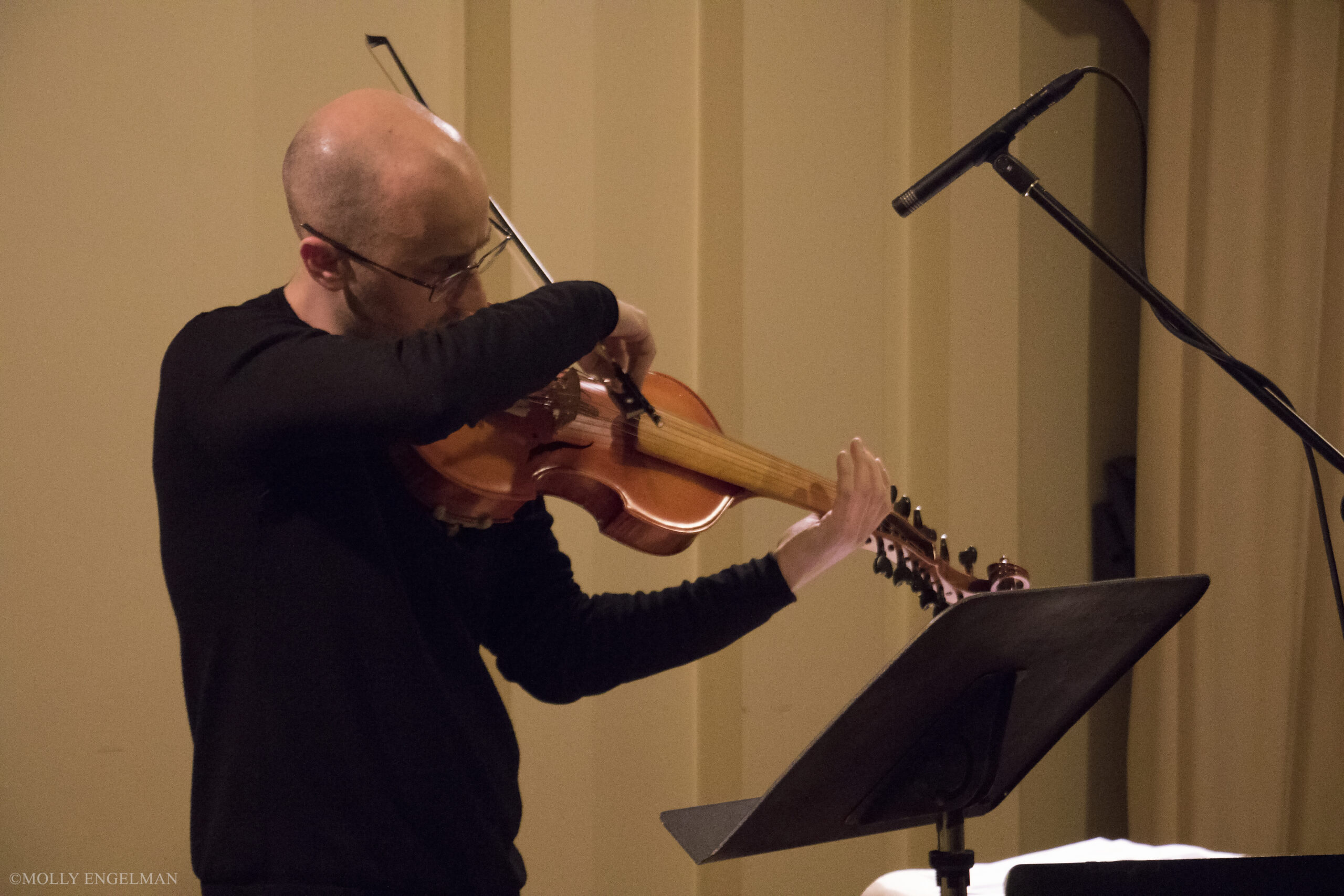 musician-playing-violin-from-marco-fusi-concert-violin-at-casa-italiana