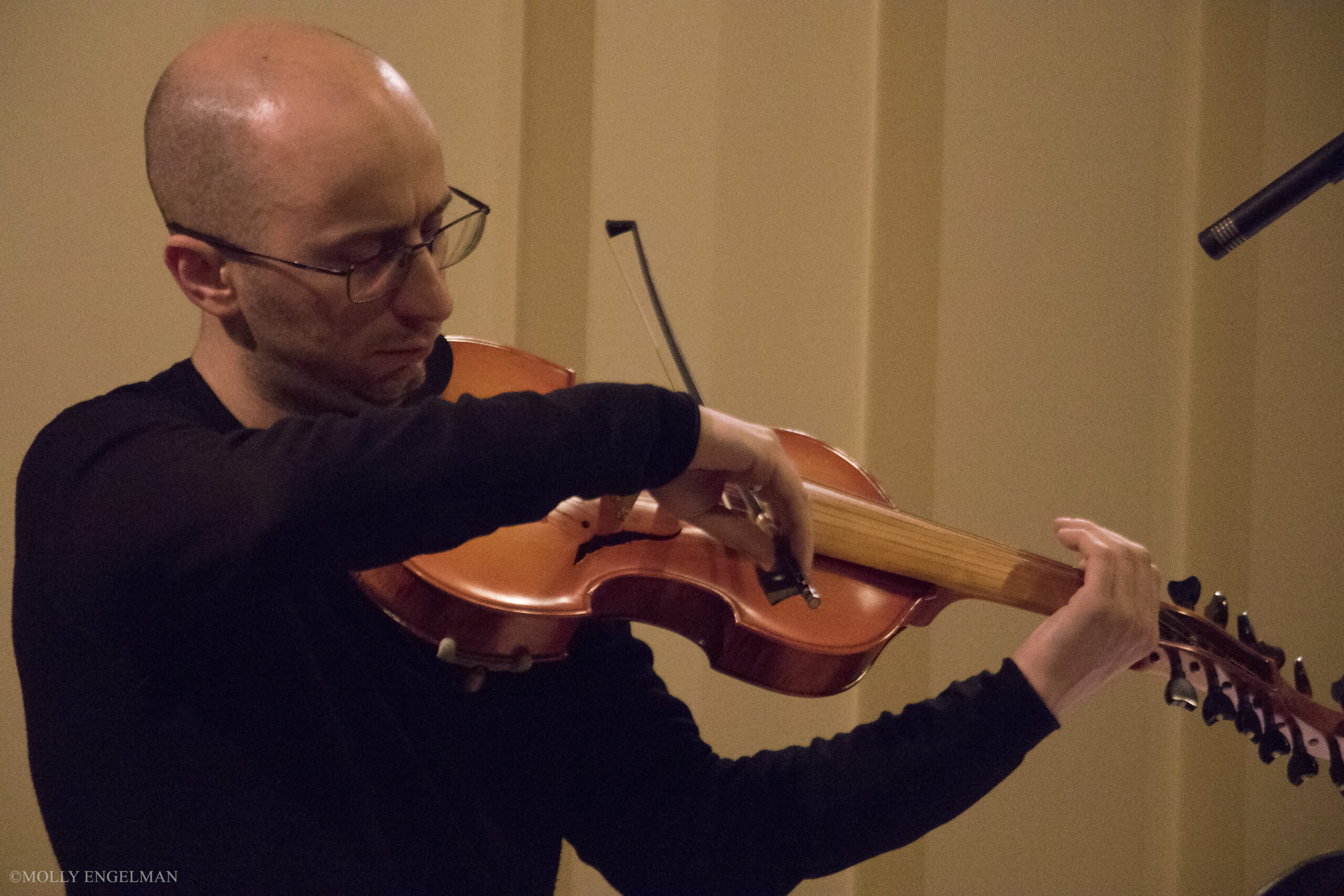 musician-playing-violin-from-marco-fusi-concert-violin-at-casa-italiana