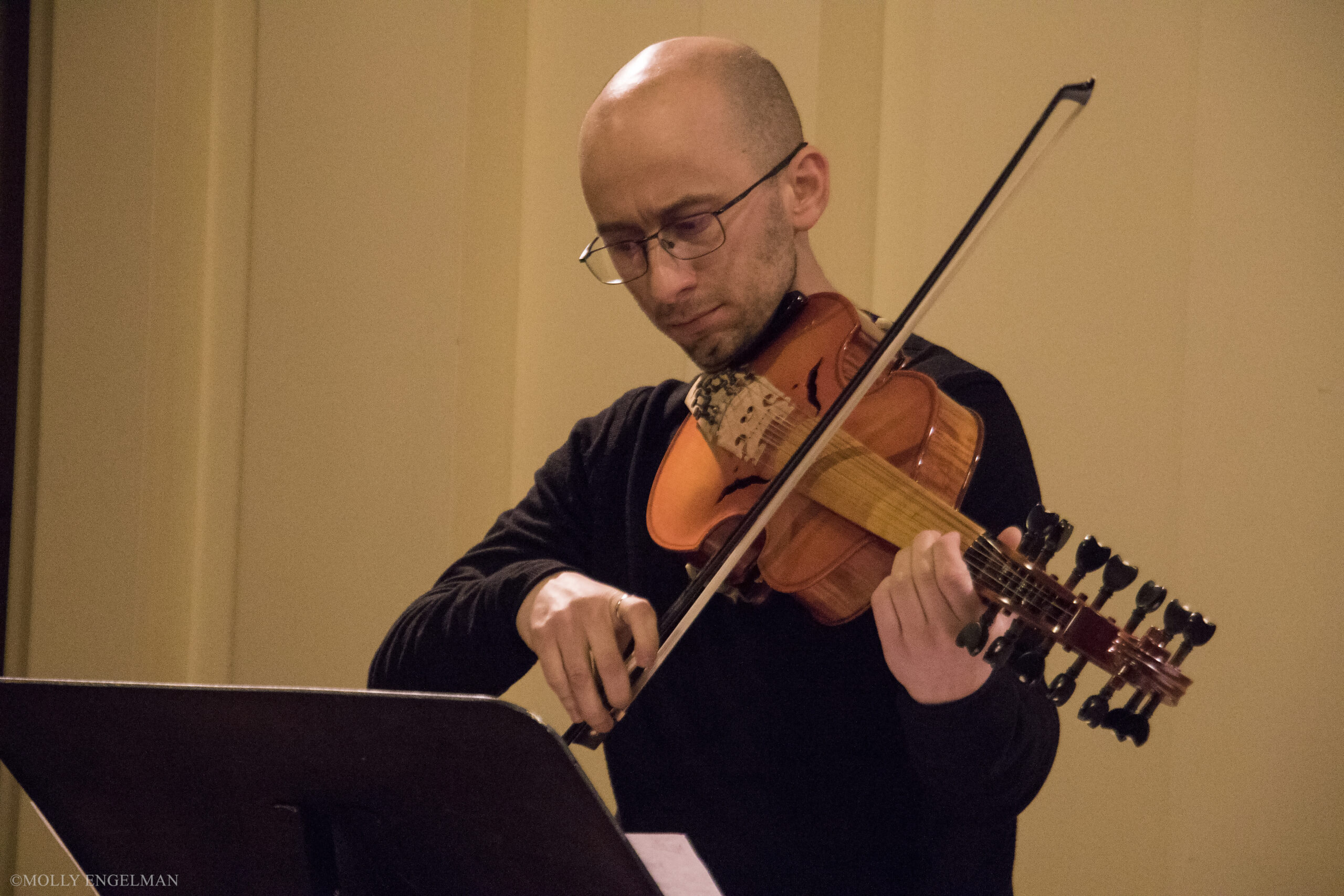 musician-playing-violin-from-marco-fusi-concert-violin-at-casa-italiana