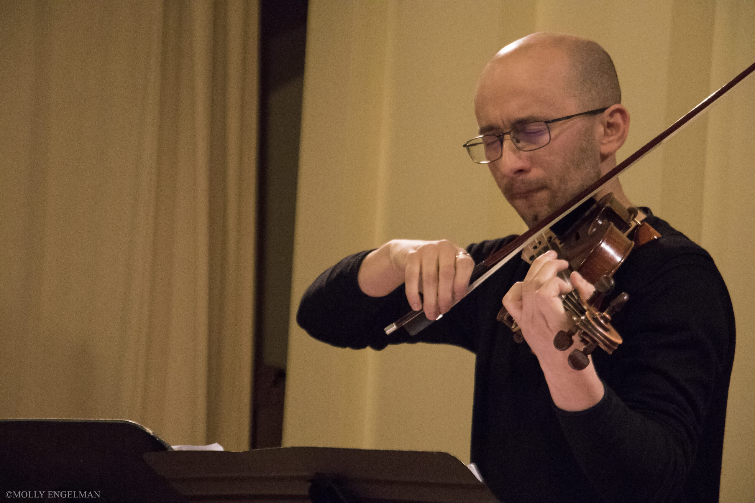 musician-playing-violin-from-marco-fusi-concert-violin-at-casa-italiana