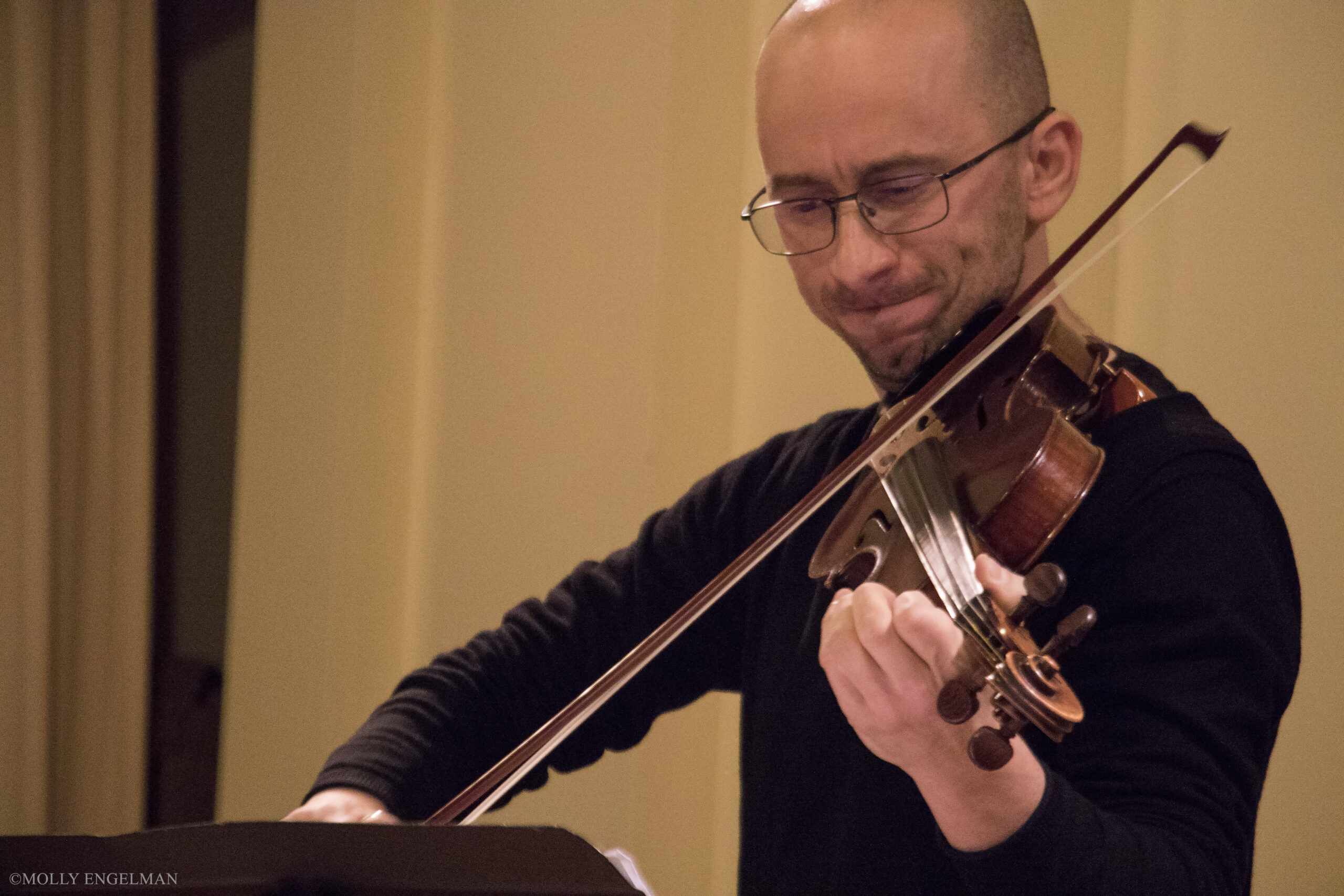 musician-playing-violin-from-marco-fusi-concert-violin-at-casa-italiana