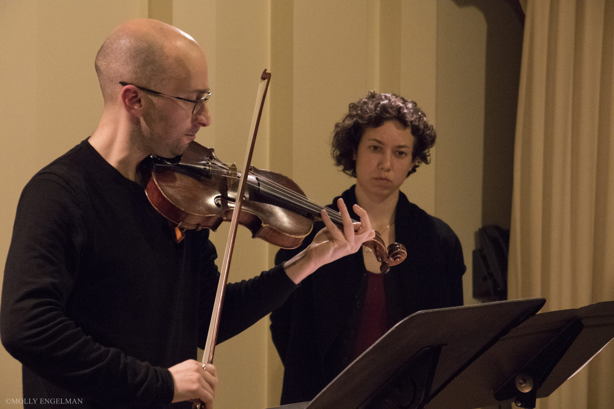 musician-playing-violin-from-marco-fusi-concert-violin-at-casa-italiana