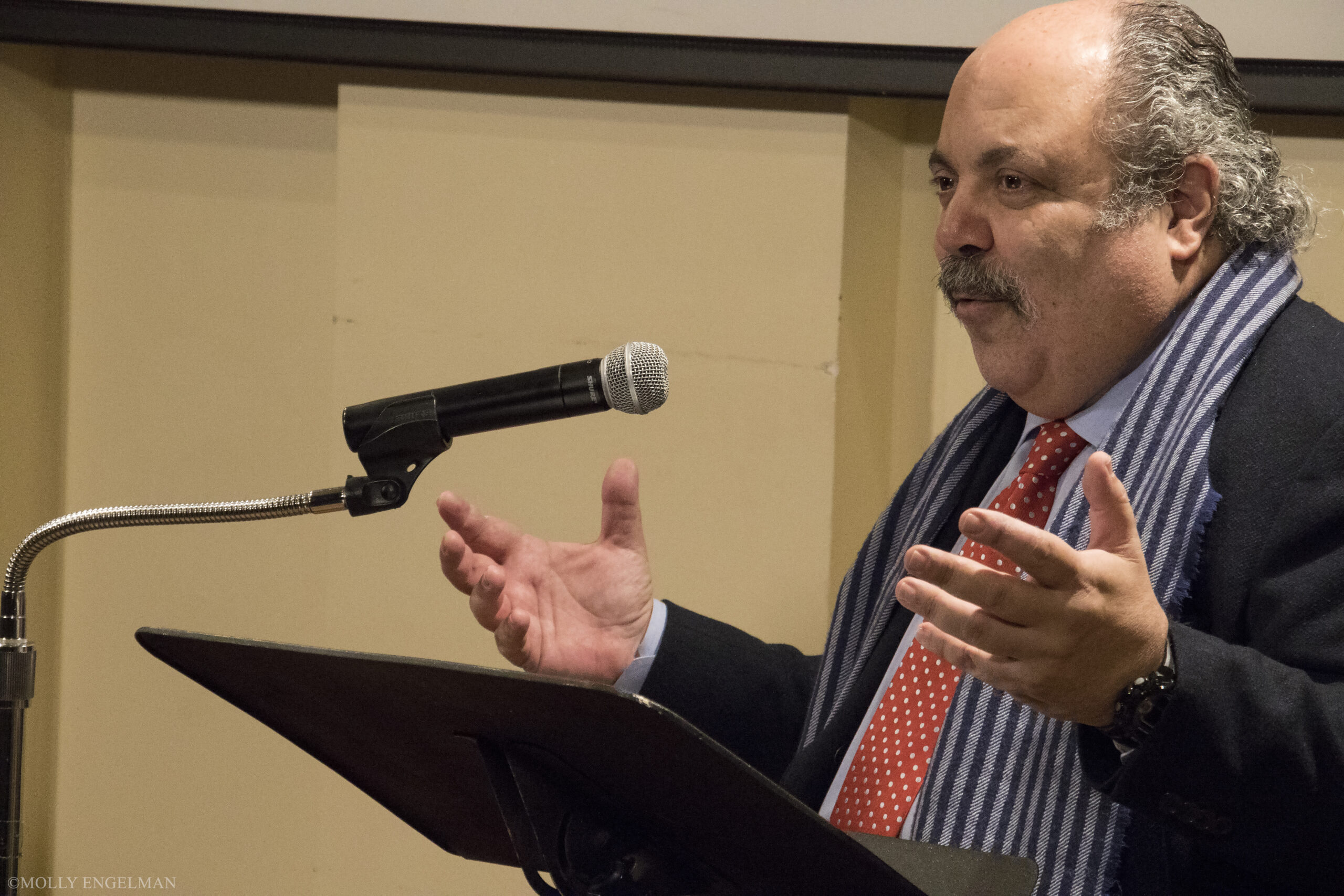 speaker-talking-from-adventures-in-italian-opera-at-casa-italiana