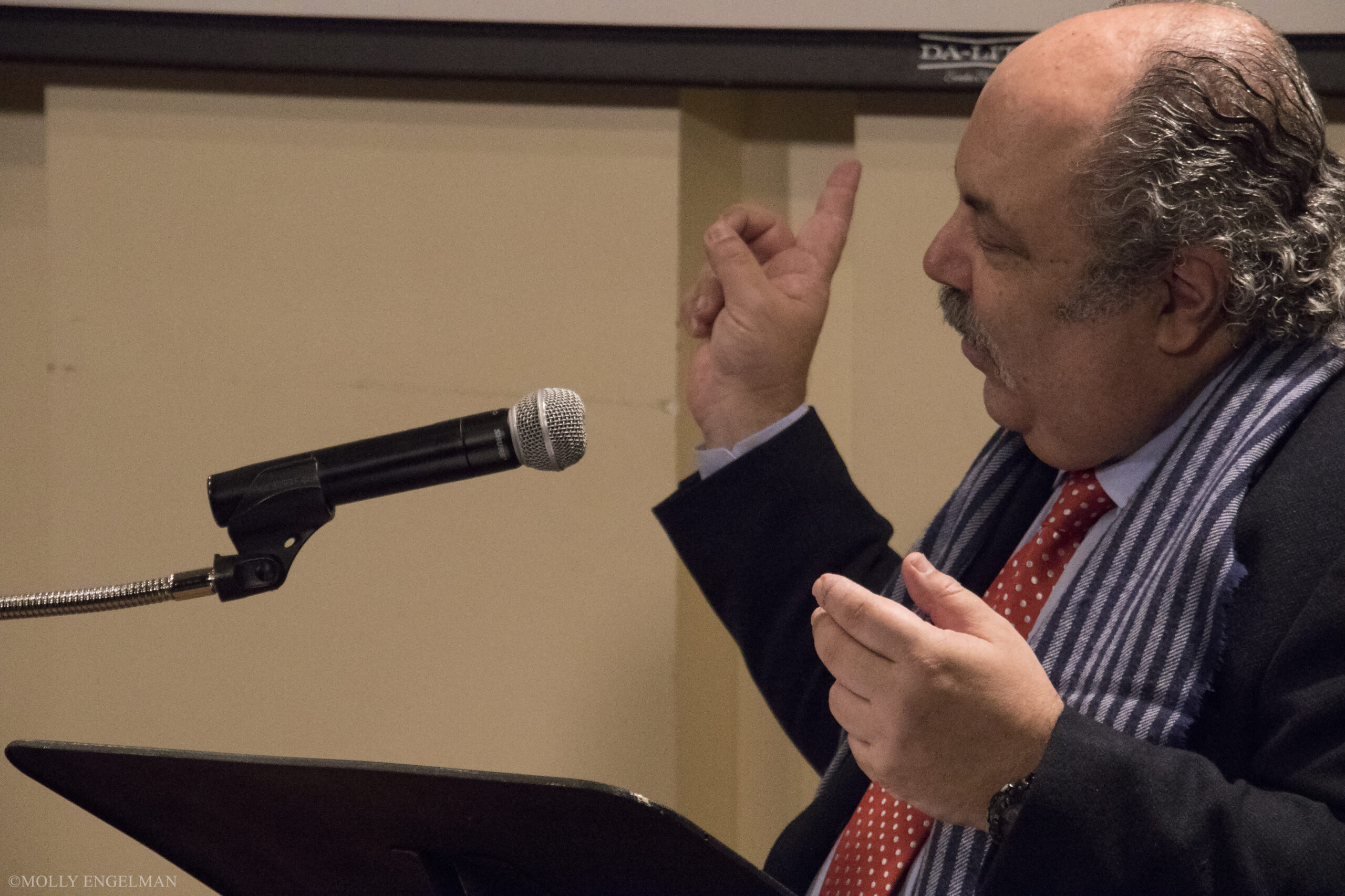 speaker-talking-from-adventures-in-italian-opera-at-casa-italiana