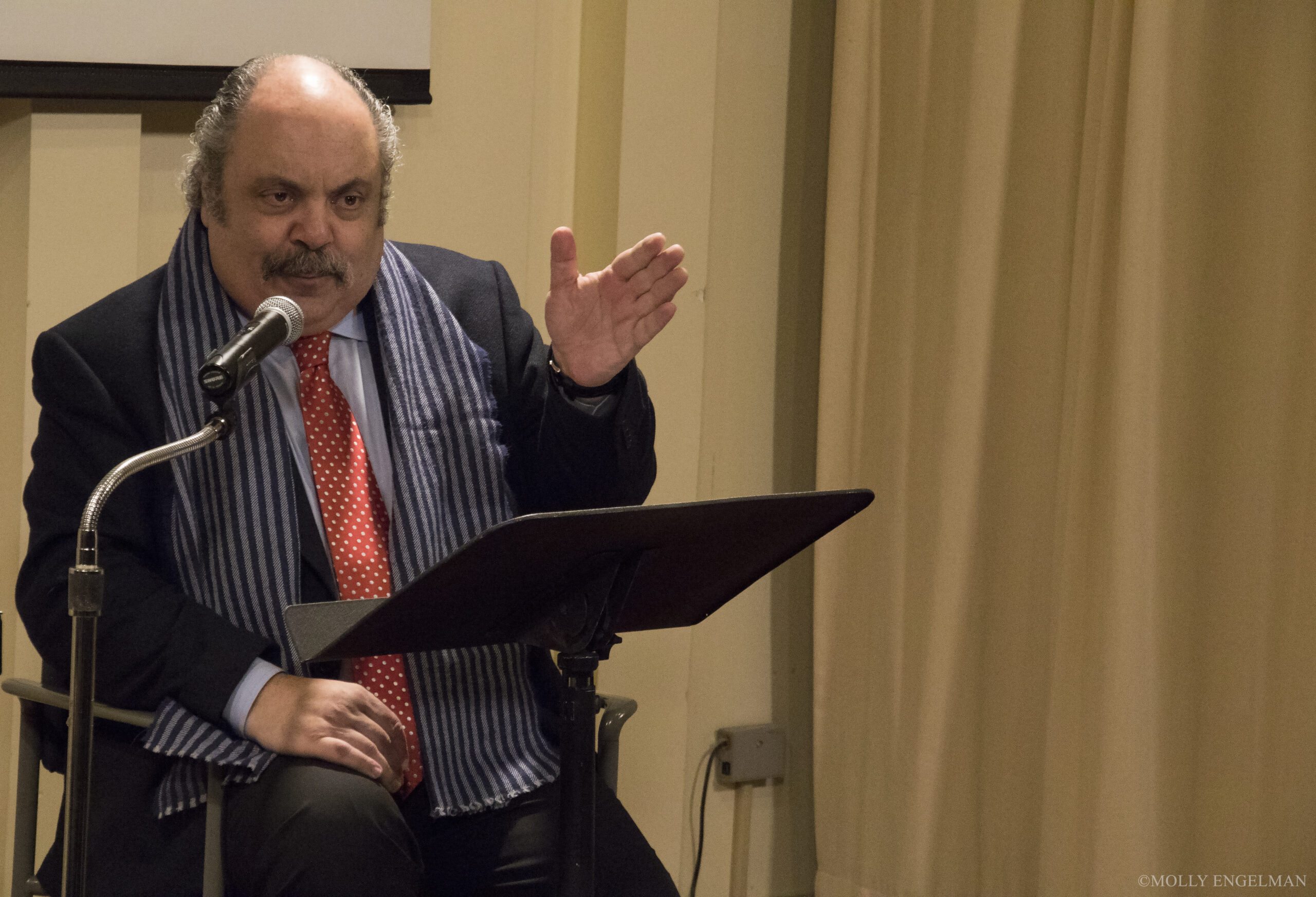 speaker-talking-from-adventures-in-italian-opera-at-casa-italiana