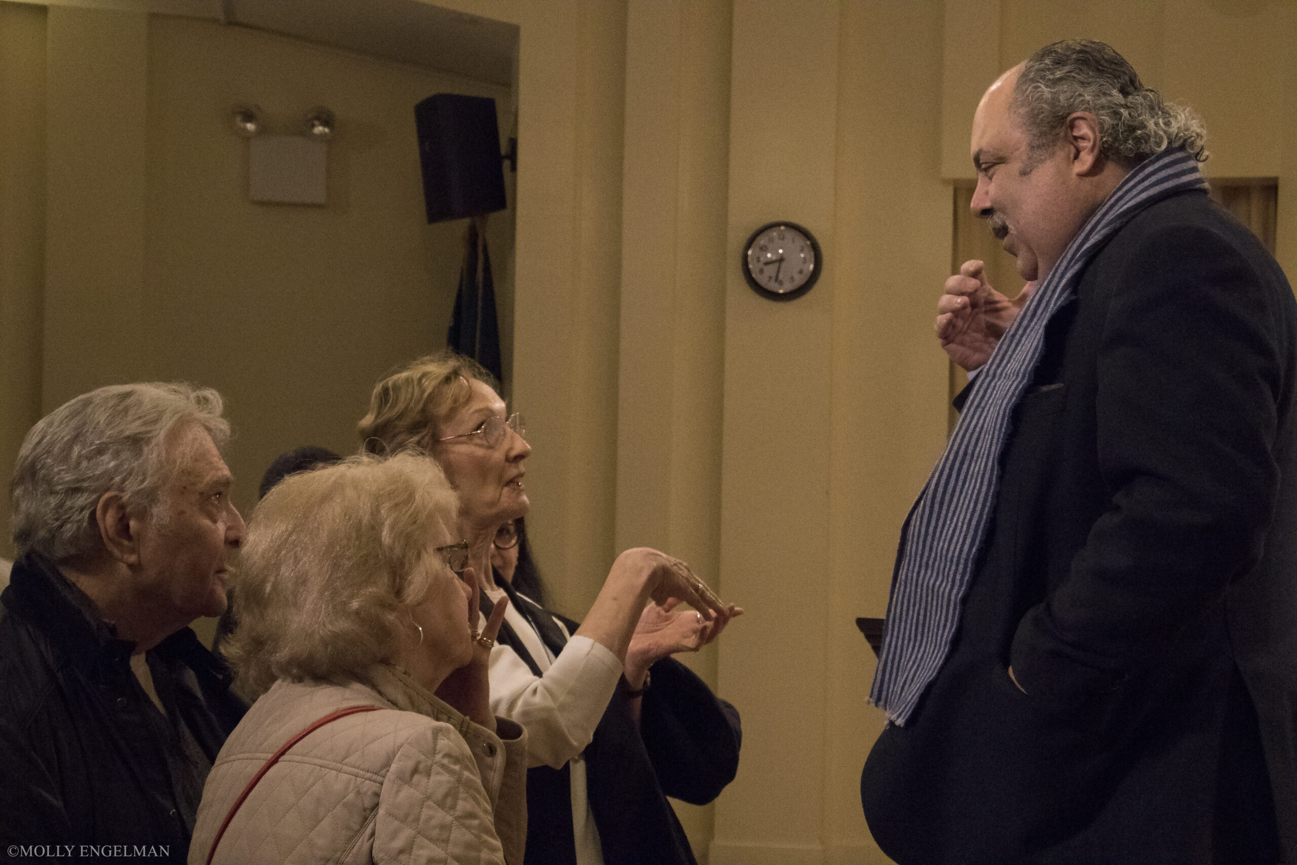 speaker-interacting-with-guests-from-adventures-in-italian-opera-at-casa-italiana