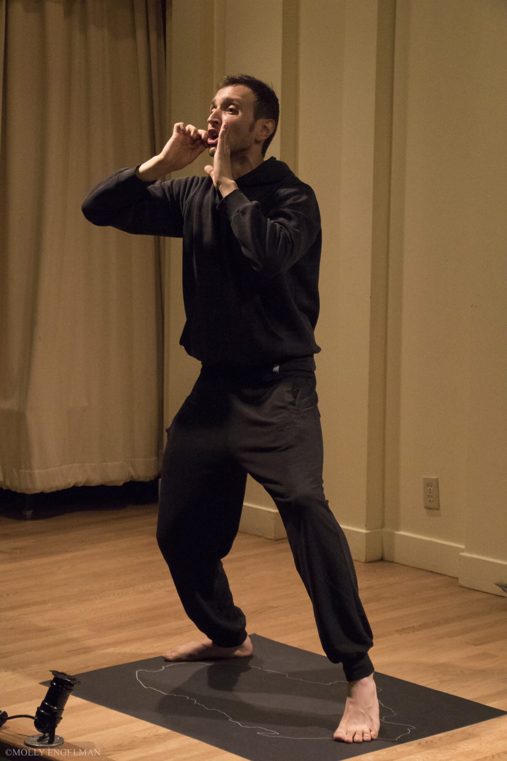 artist-performing-from-in-scena-italian-theater-festival-ny-at-casa-italiana