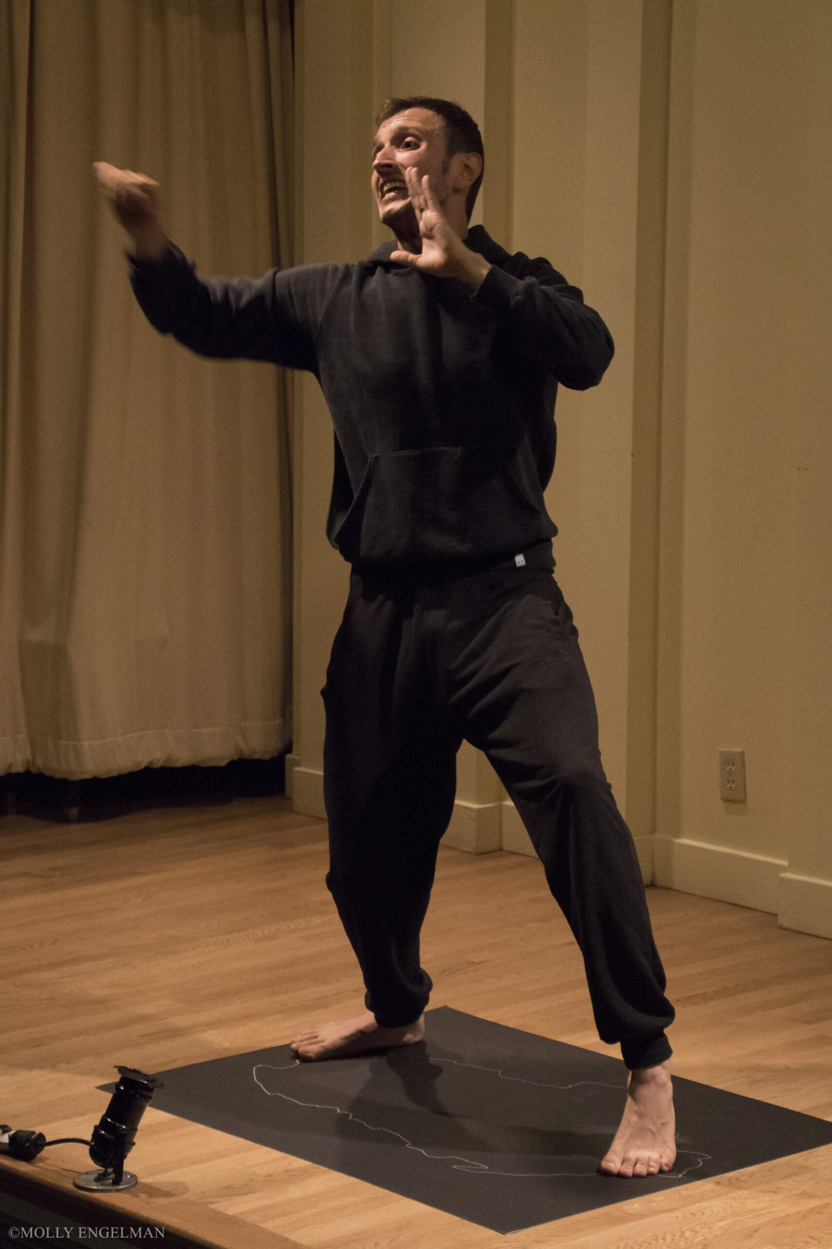 artist-performing-from-in-scena-italian-theater-festival-ny-at-casa-italiana