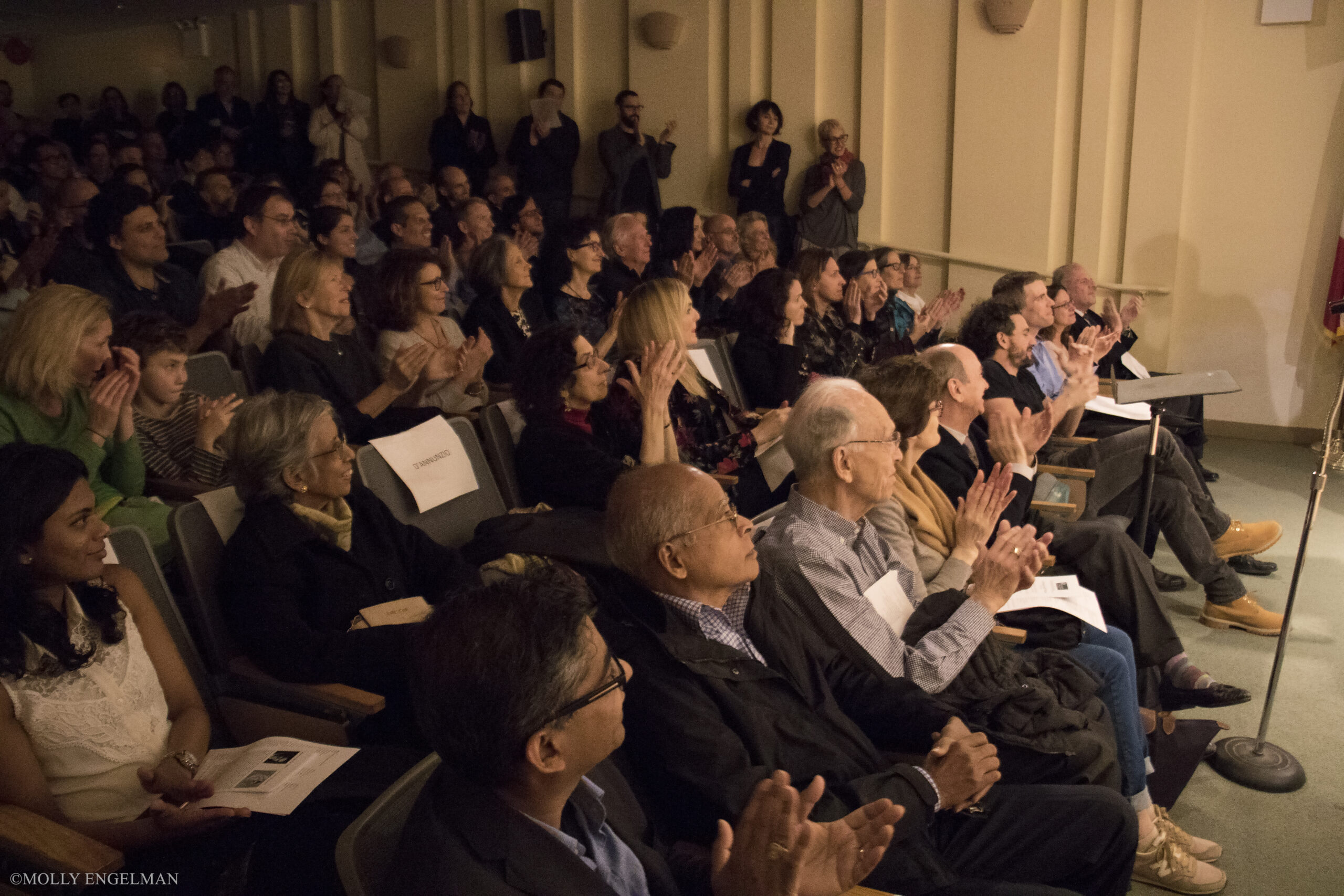 spectators-clapping-from-concert-le-passioni-dellanima-at-casa-italiana