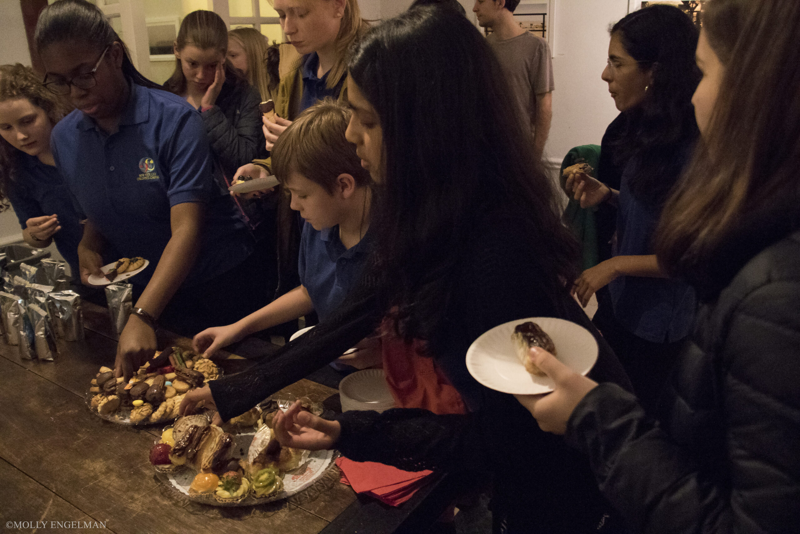 guests-eating-food-from-concert-le-passioni-dellanima-at-casa-italiana