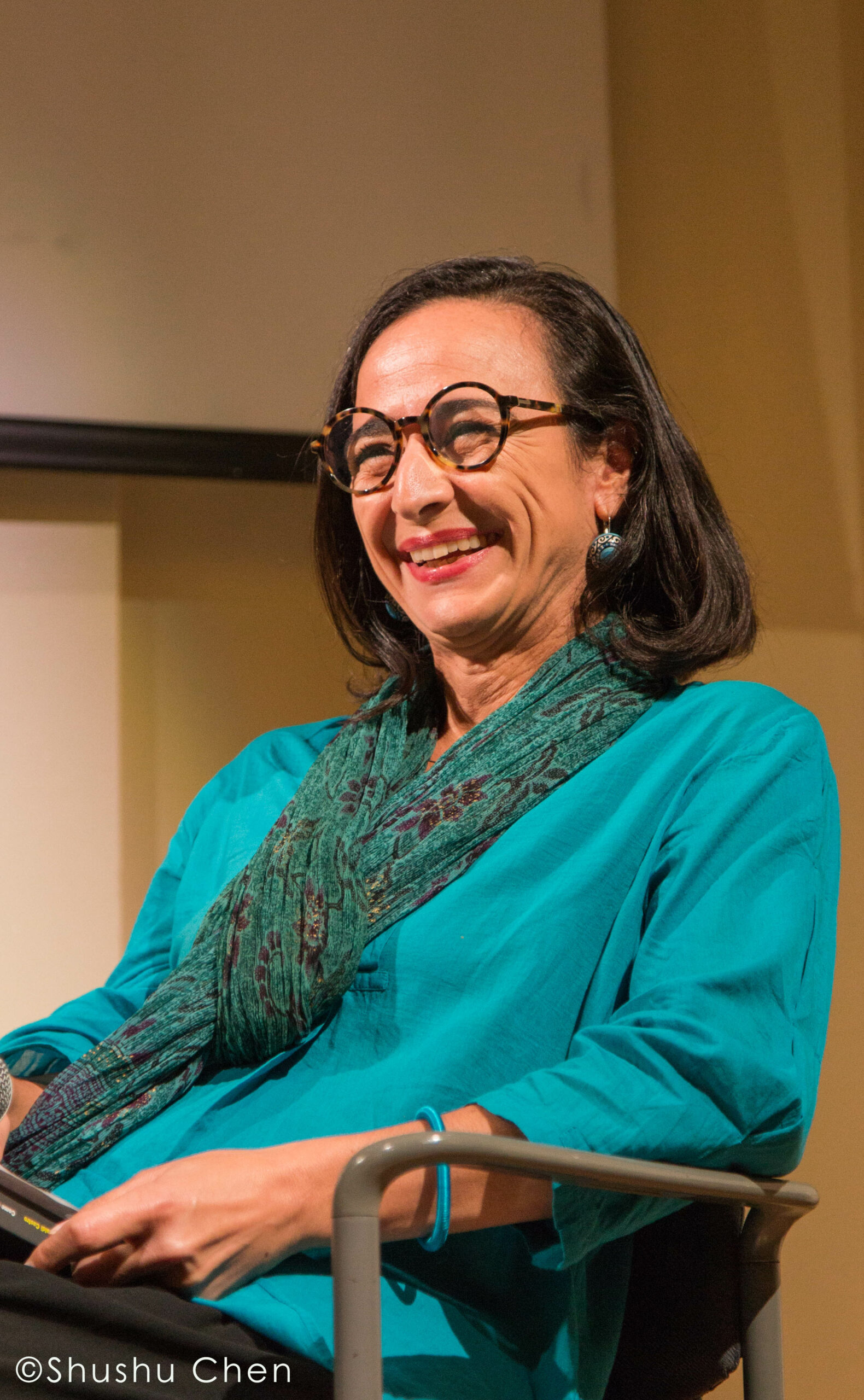 speaker-smiling-from-book-presentation-come-dellaa-rosa-at-casa-italiana