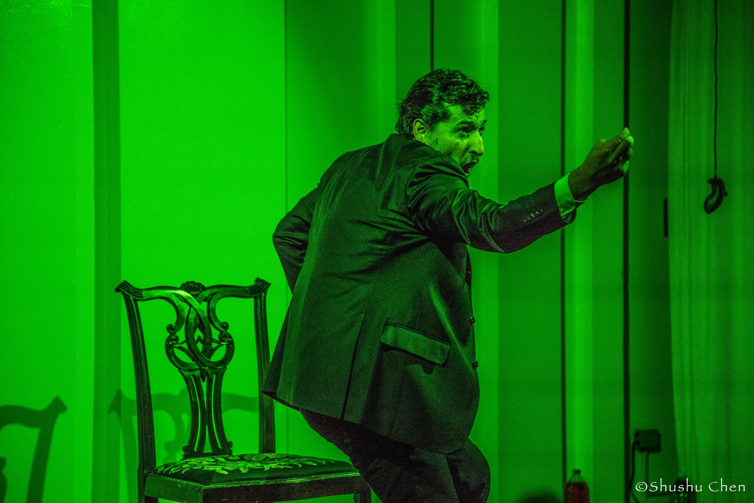 artist-performing-from-theatrical-performance-at-casa-italiana