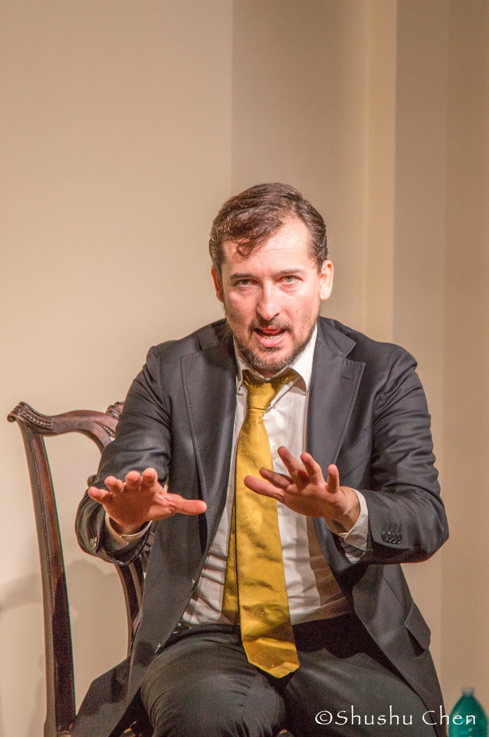 artist-performing-from-theatrical-performance-at-casa-italiana