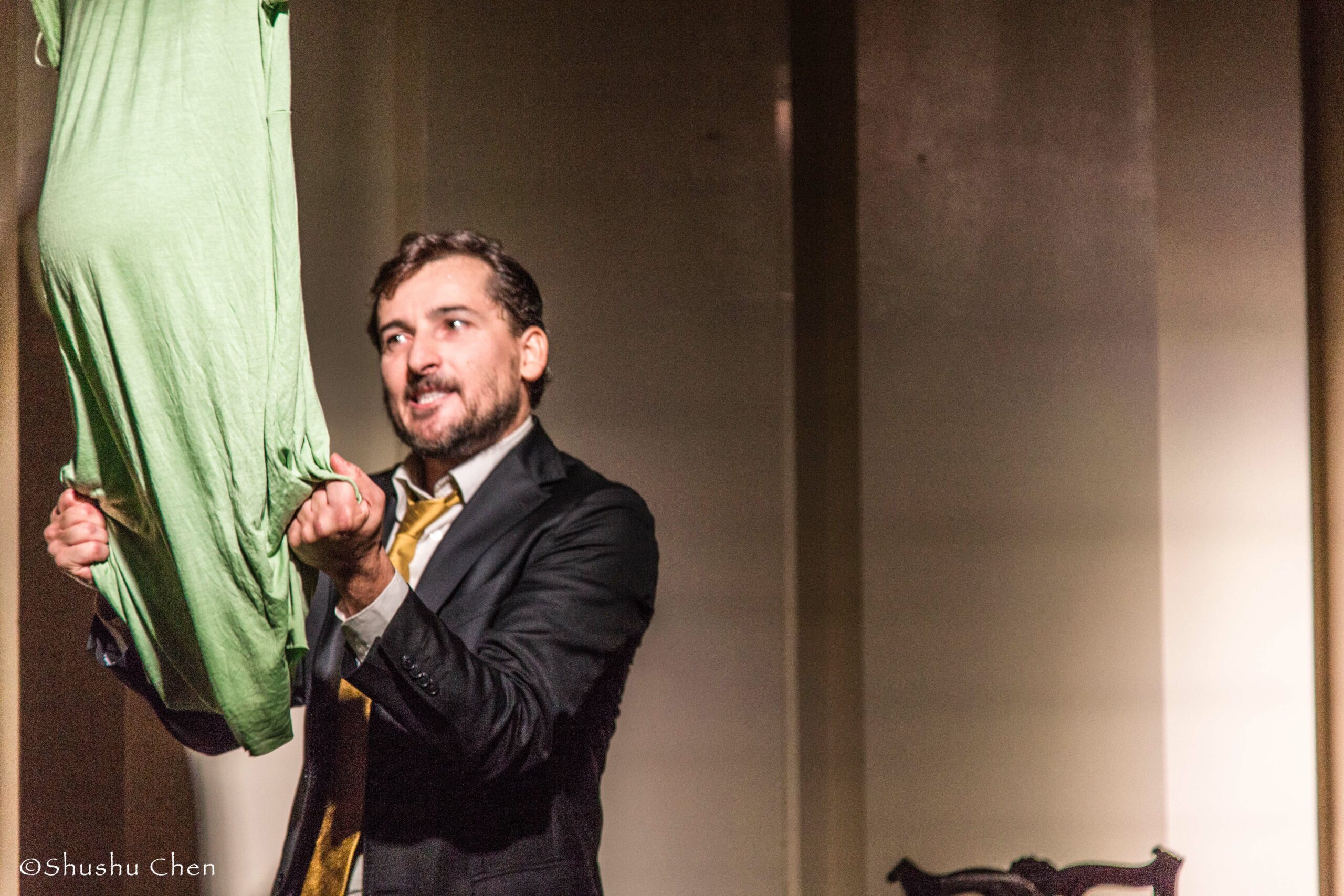 artist-performing-from-theatrical-performance-at-casa-italiana