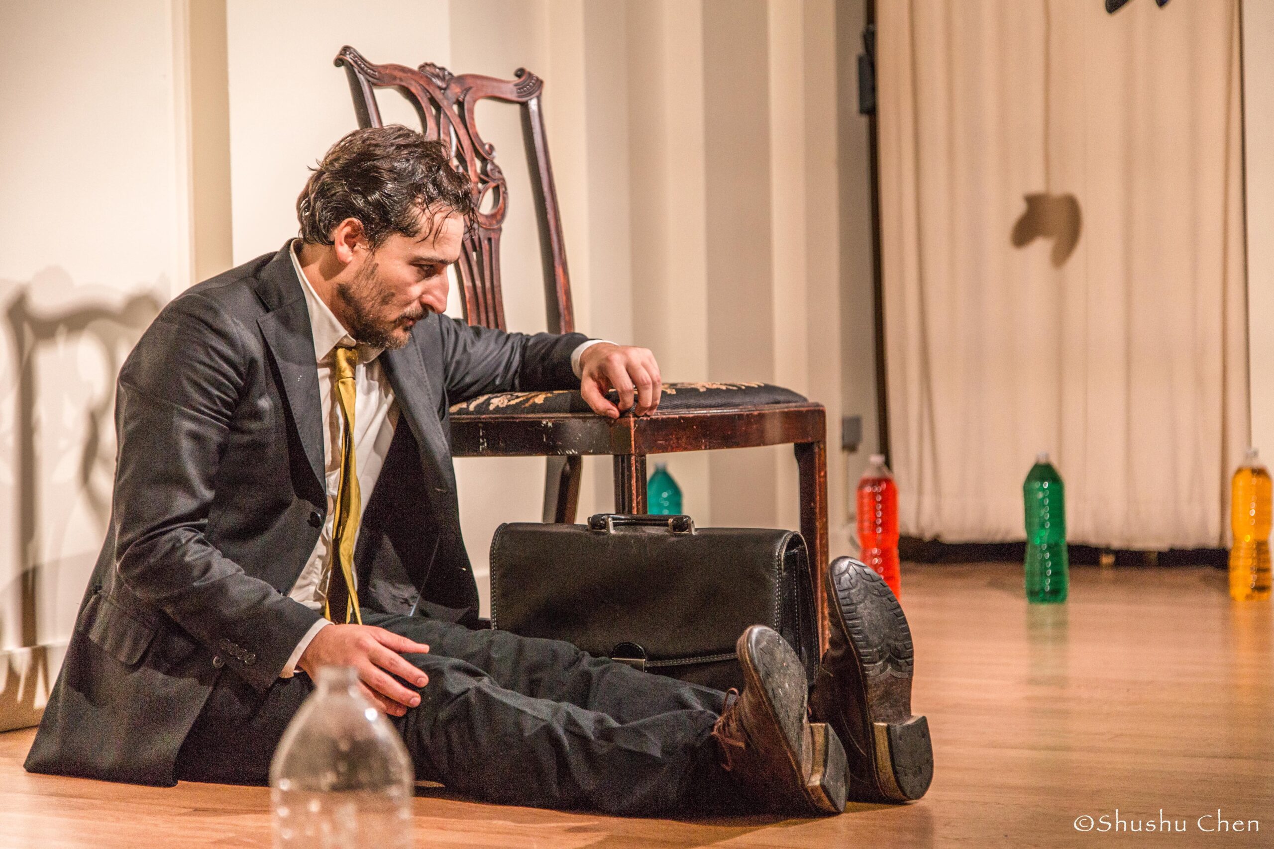 artist-performing-from-theatrical-performance-at-casa-italiana