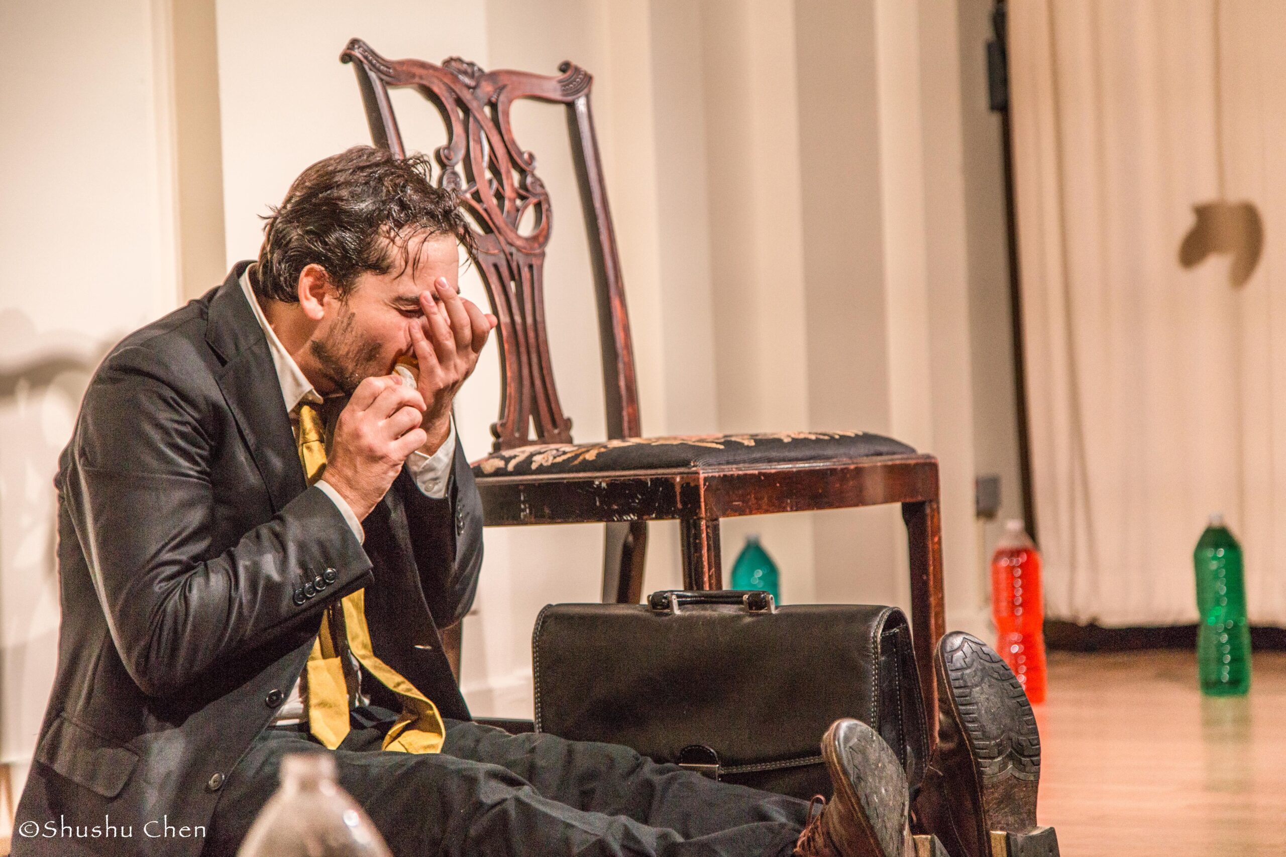 artist-performing-from-theatrical-performance-at-casa-italiana
