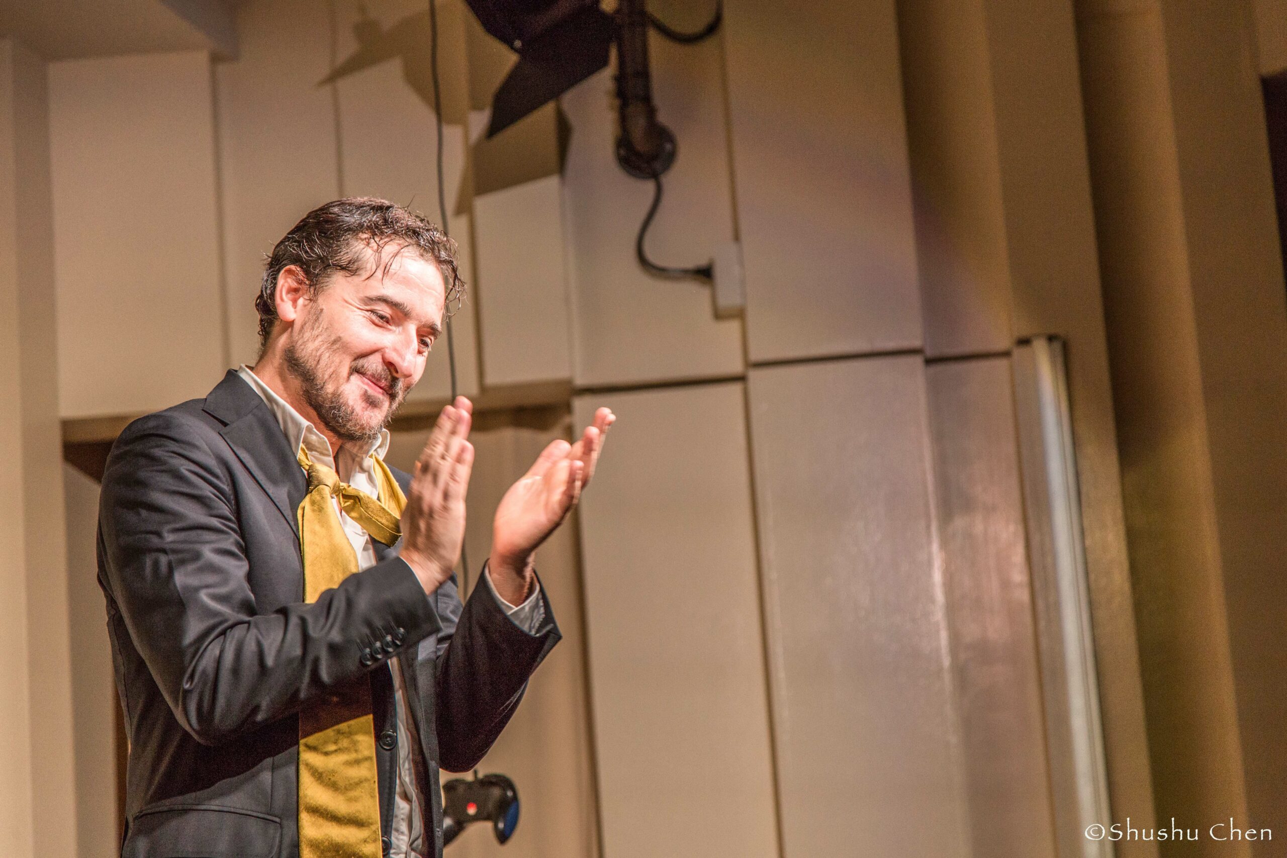 artist-clapping-from-theatrical-performance-at-casa-italiana
