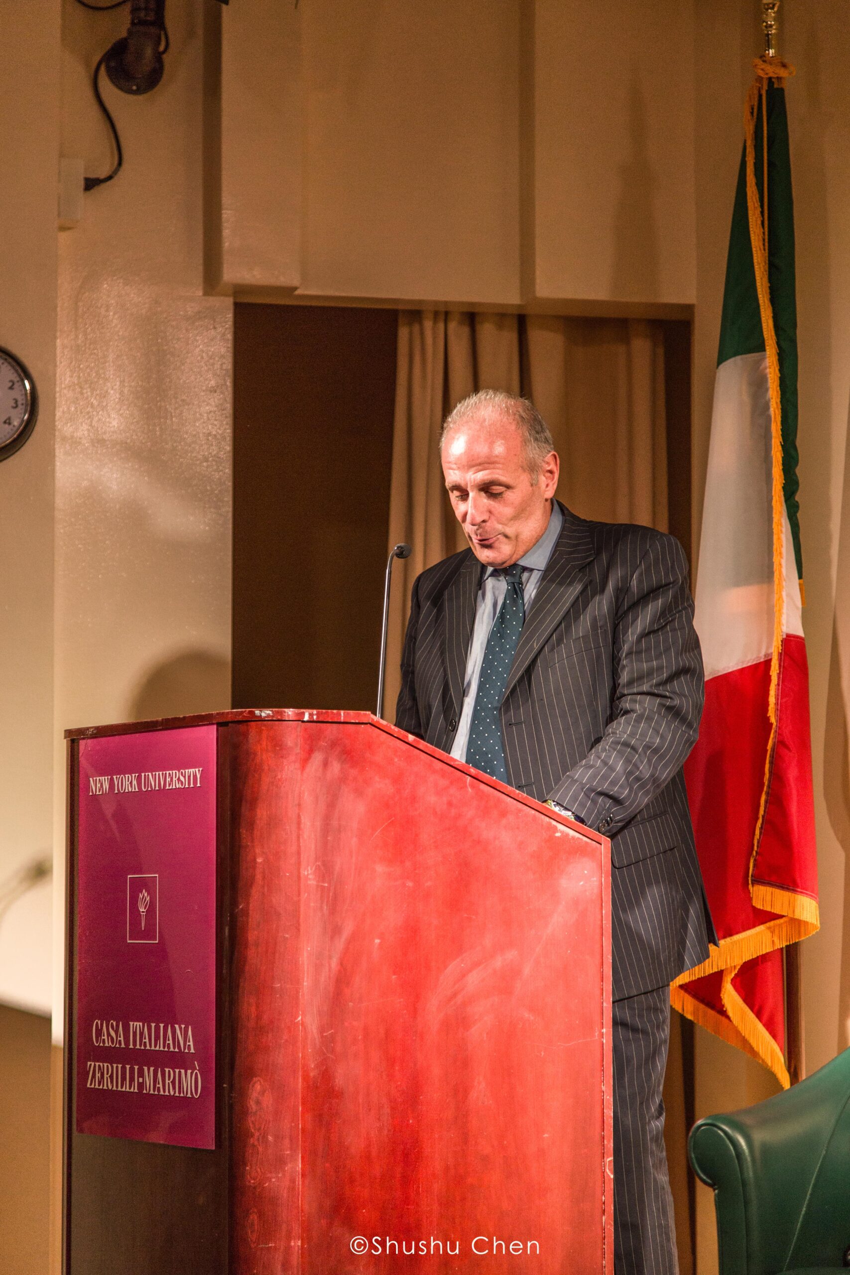 stefano-speaking-from-italian-prime-minister-paolo-gentiloni-at-casa-italiana