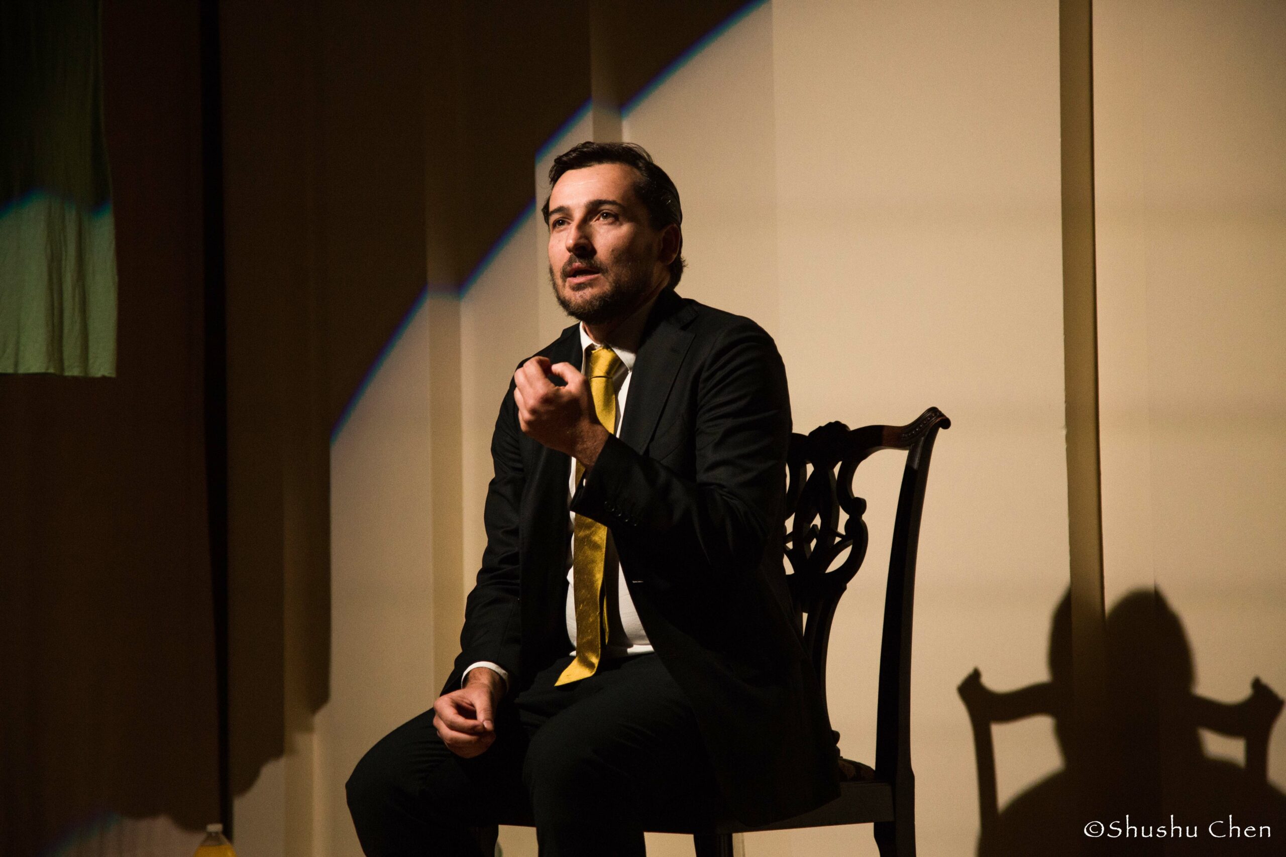 artist-performing-from-theatrical-performance-at-casa-italiana