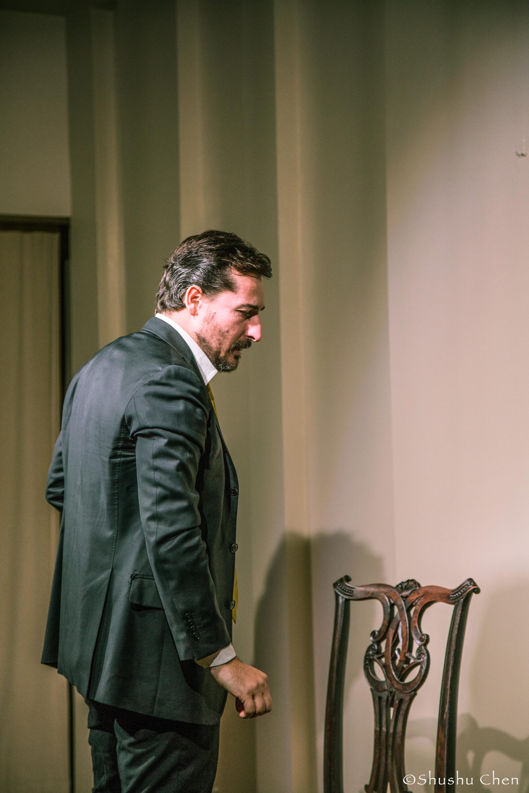 artist-performing-from-theatrical-performance-at-casa-italiana