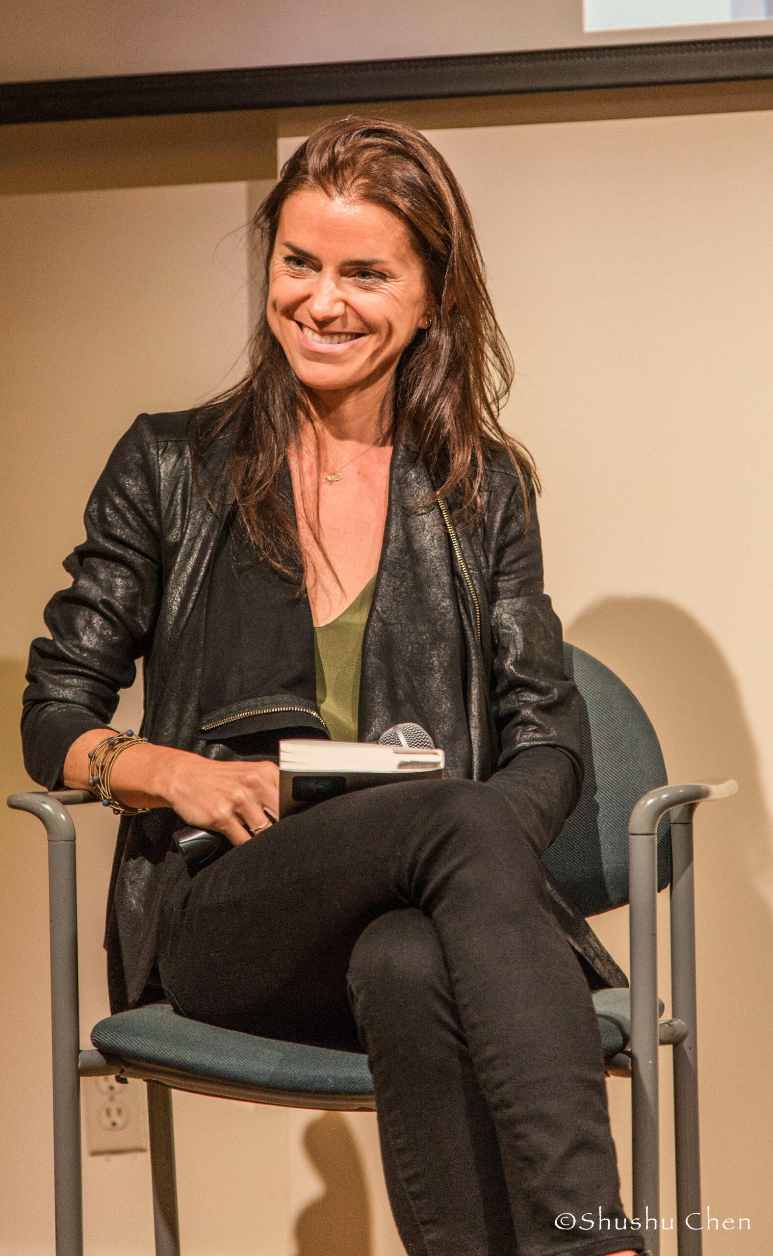 speaker-smiling-from-book-presentation-le-notti-blu-at-casa-italiana