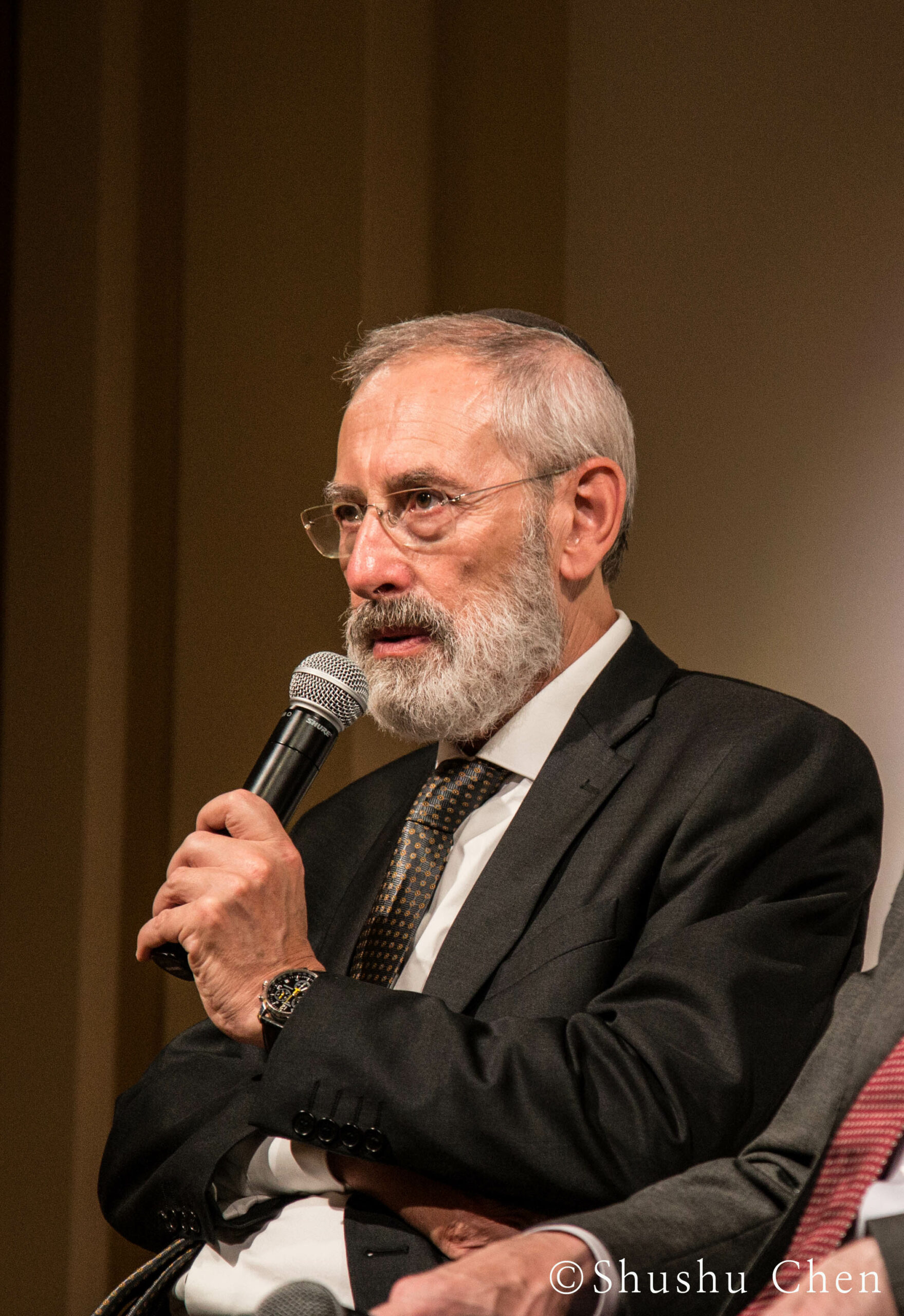 speaker-talking-from-panel-the-babylonian-talmud-translation-project-at-casa-italiana