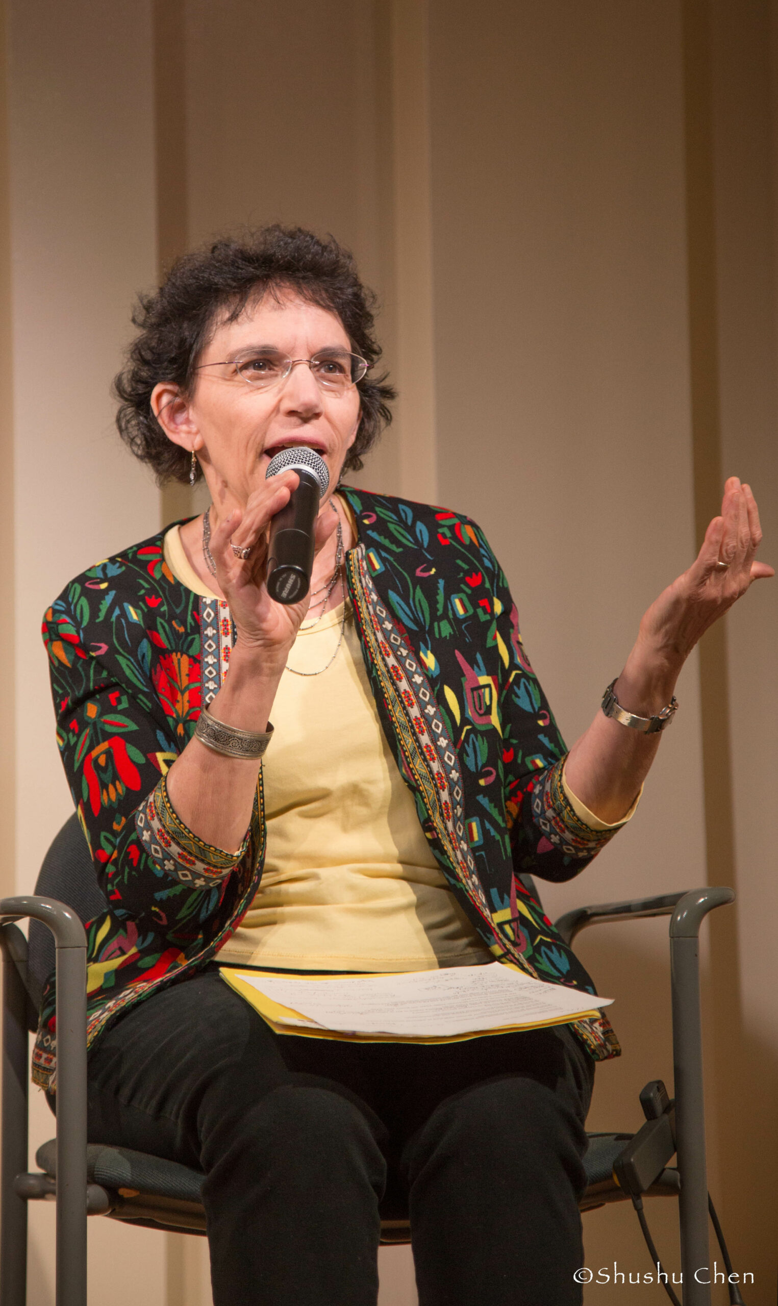 speaker-talking-from-panel-discussion-roma-migrations-at-casa-italiana