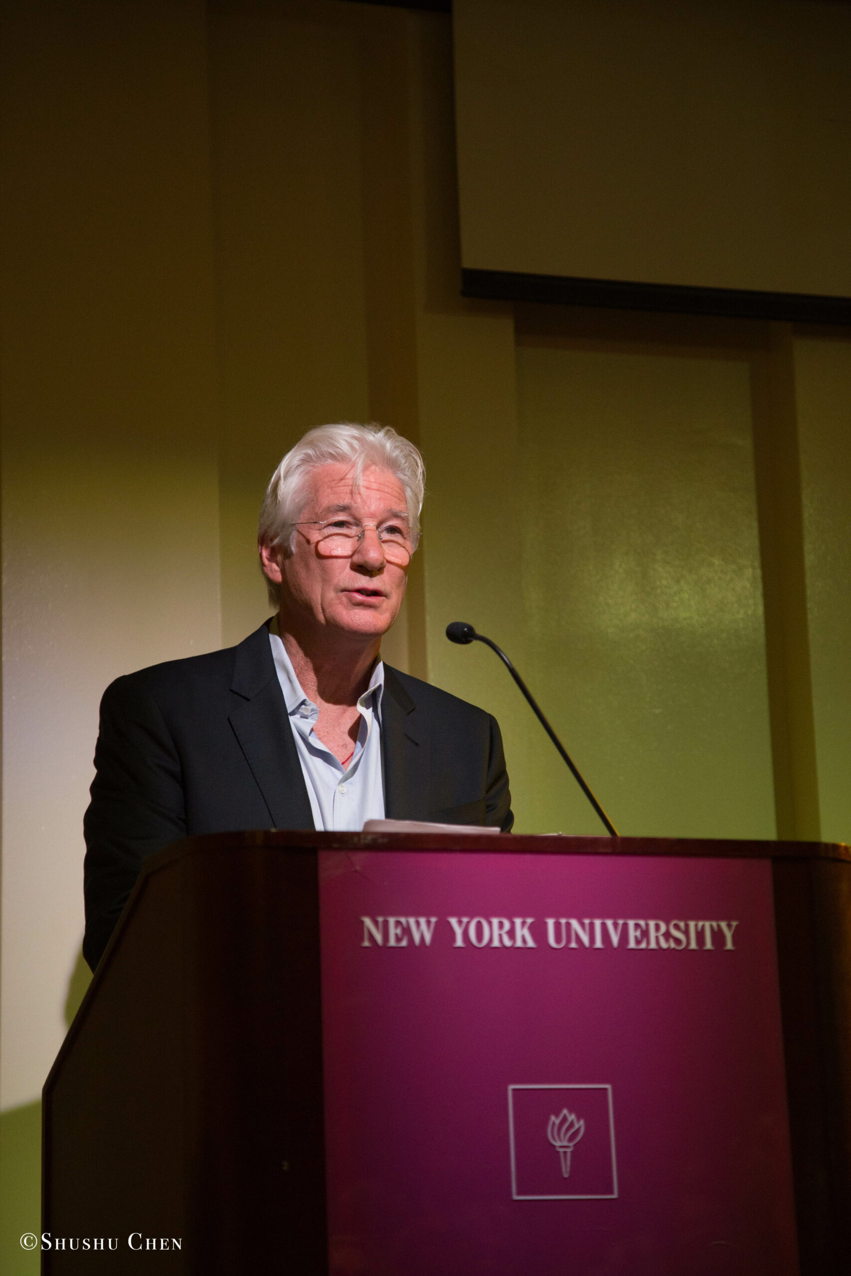 speaker-talking-from-presentation-richard-gere-reads-italo-calvino-at-casa-italiana