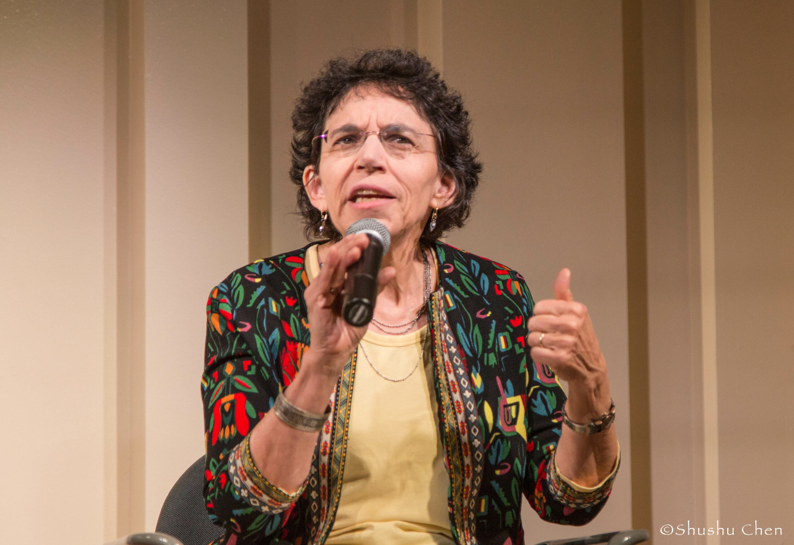 speaker-talking-from-panel-discussion-roma-migrations-at-casa-italiana