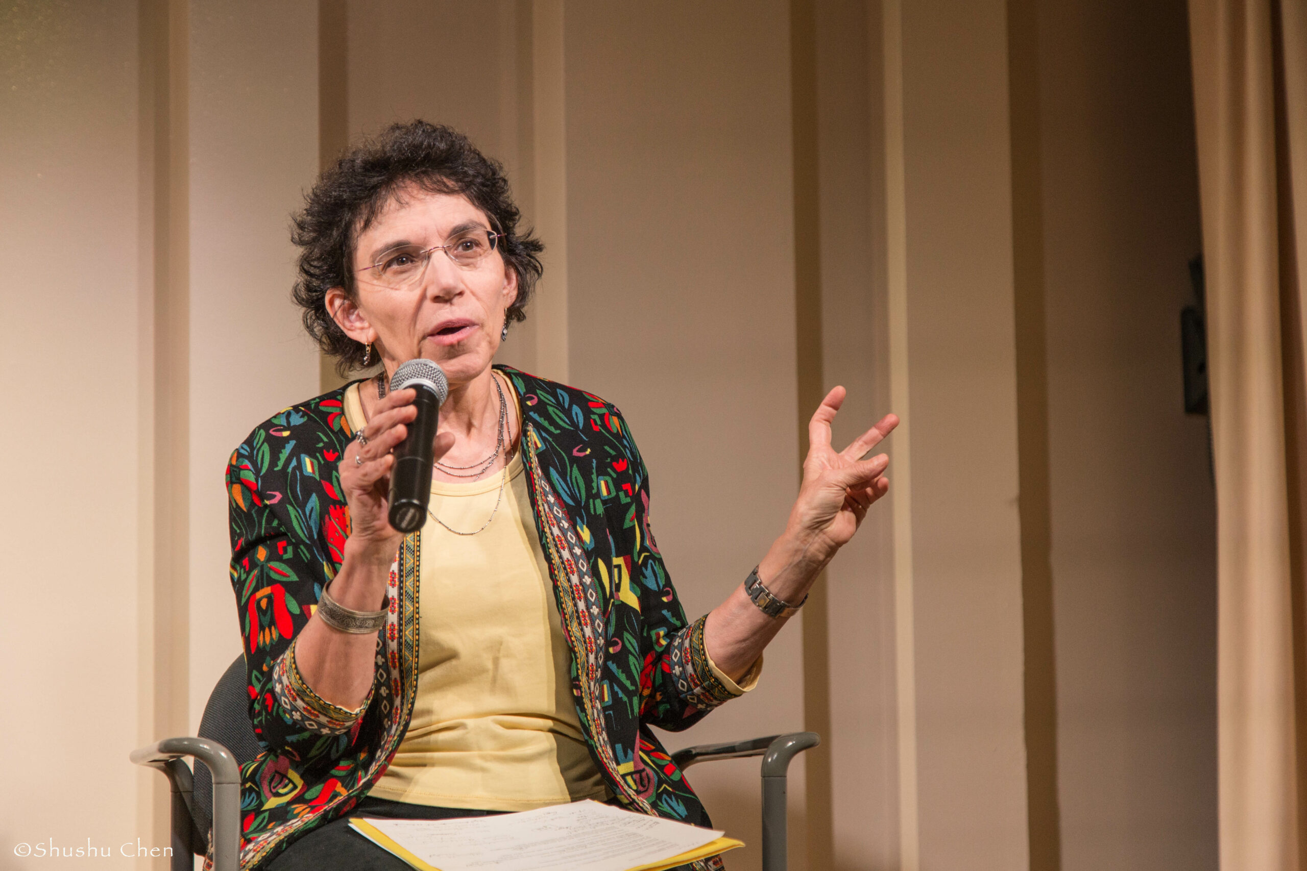 speaker-talking-from-panel-discussion-roma-migrations-at-casa-italiana