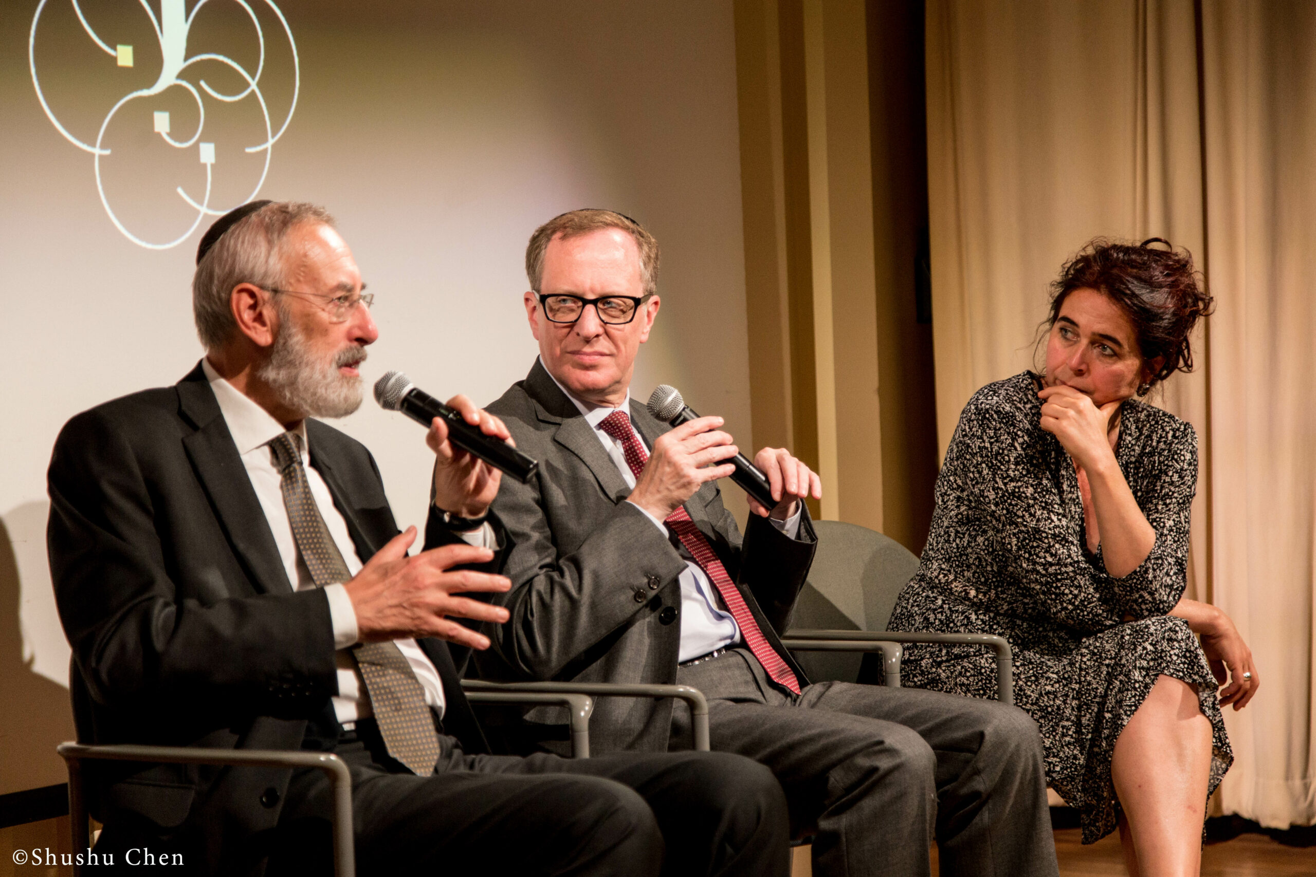 speaker-talking-from-panel-the-babylonian-talmud-translation-project-at-casa-italiana