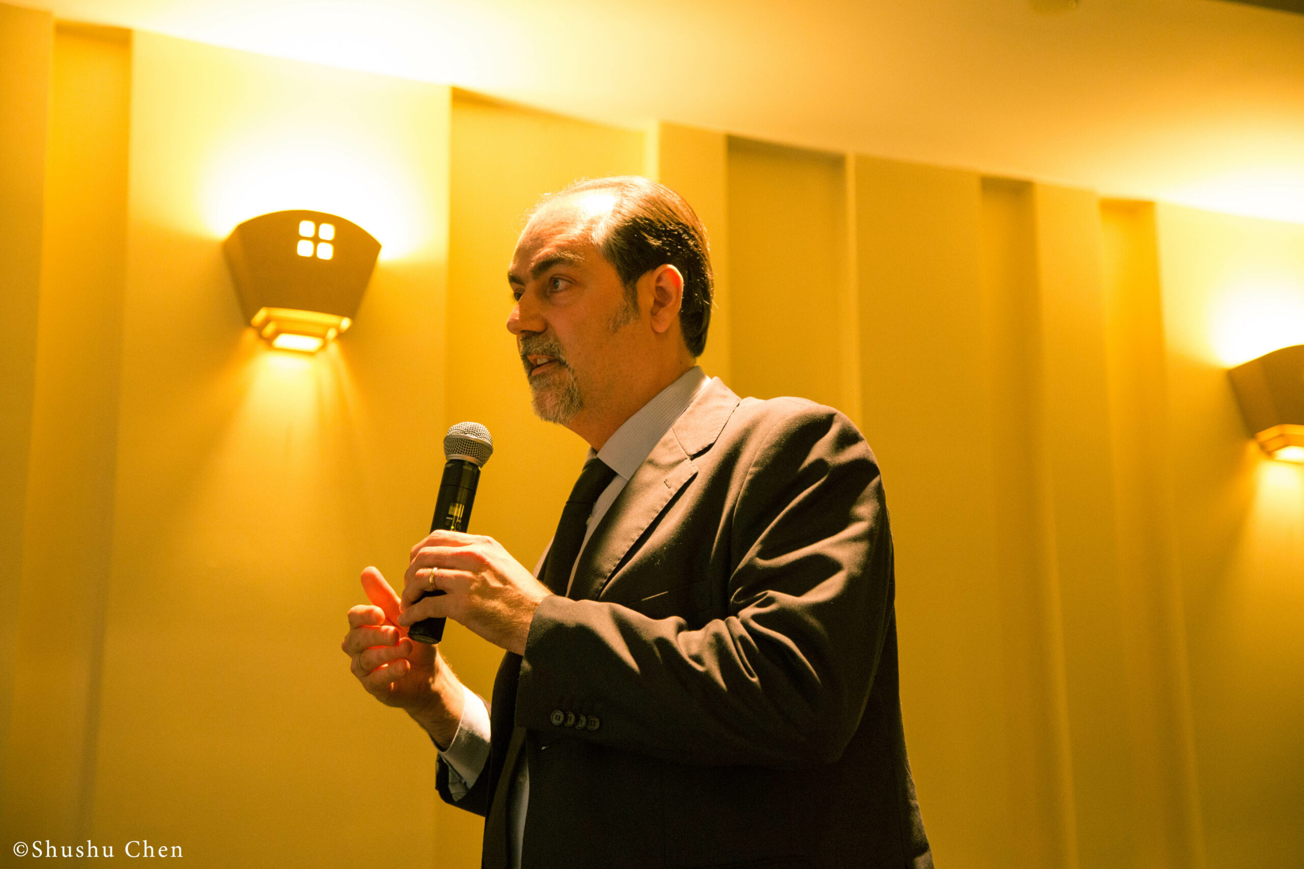 spectator-talking-from-panel-the-babylonian-talmud-translation-project-at-casa-italiana