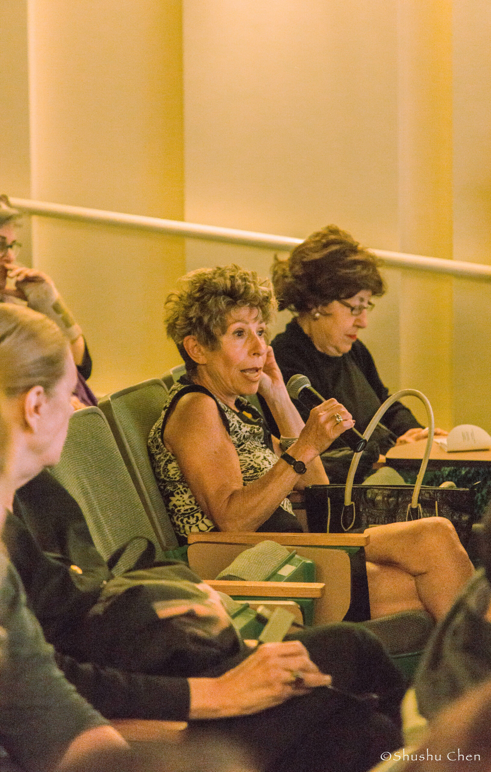 spectators-talking-from-panel-discussion-roma-migrations-at-casa-italiana