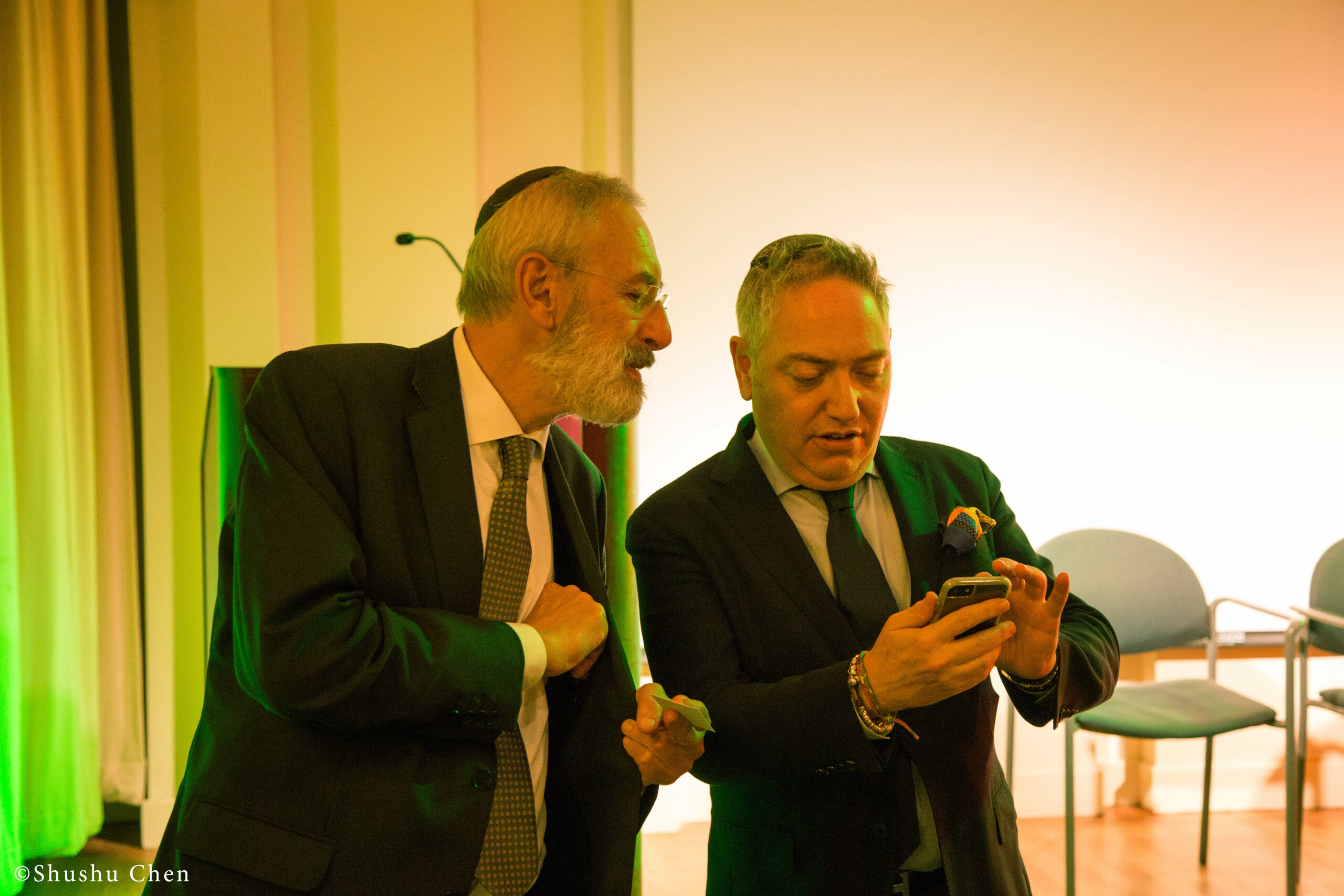 author-interacting-with-guest-from-panel-the-babylonian-talmud-translation-project-at-casa-italiana