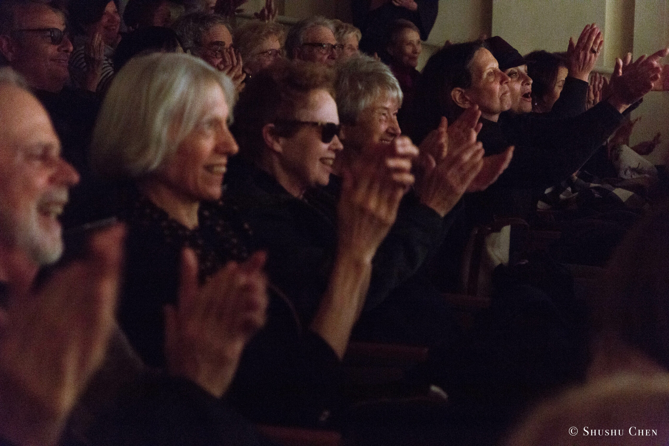 spectators-clapping-from-adventures-in-italian-opera-joseph-calleja-at-casa-italiana
