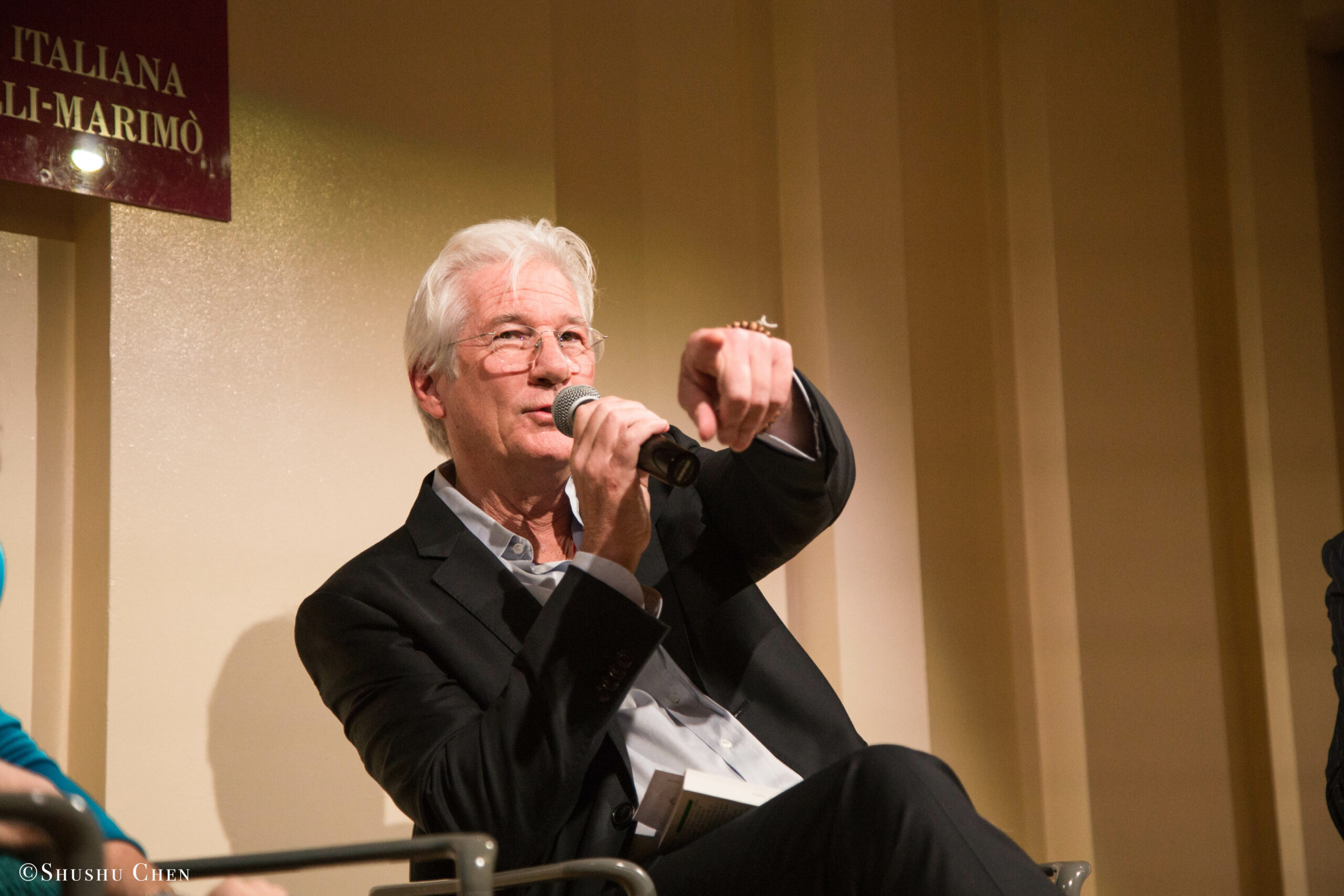 speaker-talking-from-presentation-richard-gere-reads-italo-calvino-at-casa-italiana