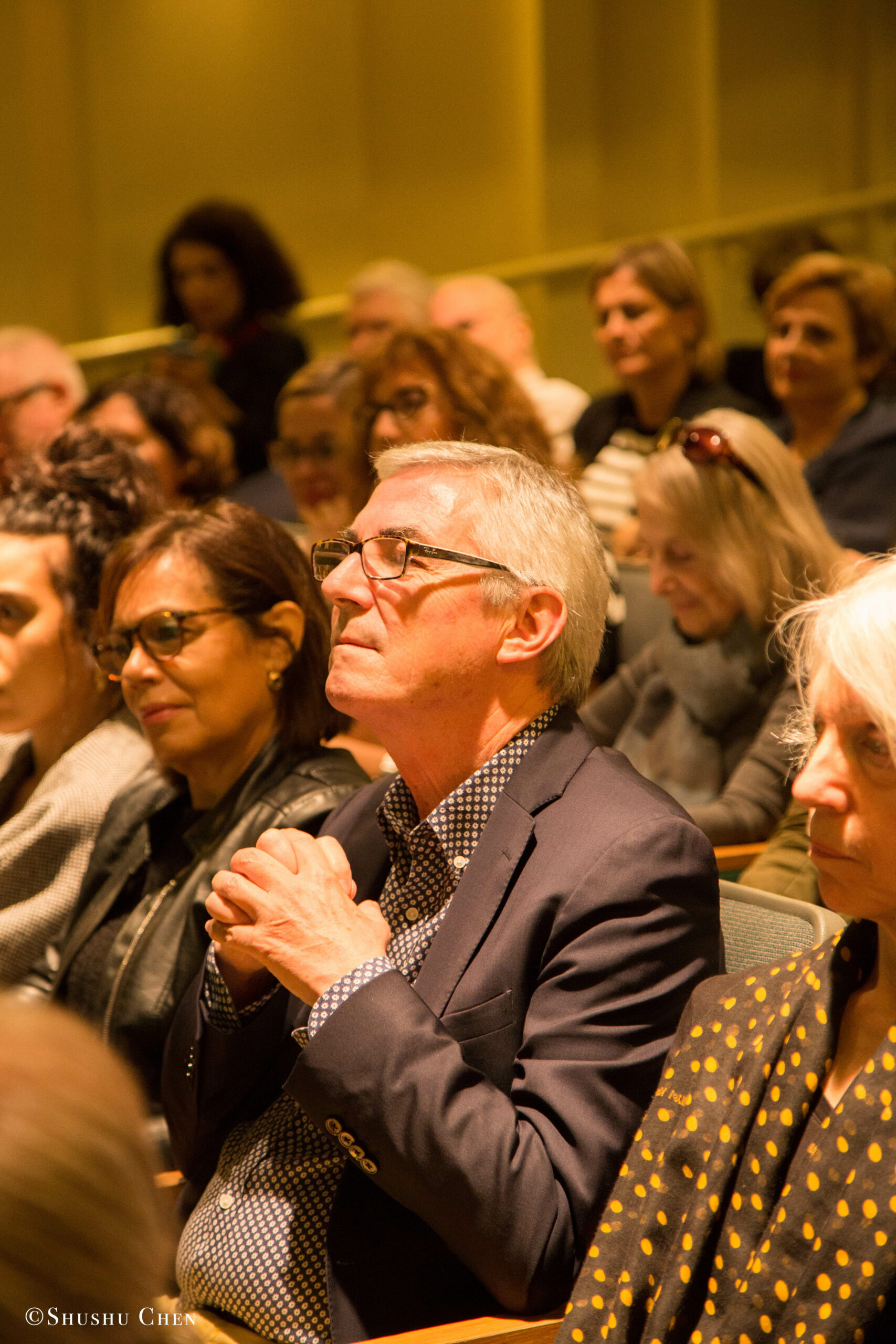spectators-from-presentation-richard-gere-reads-italo-calvino-at-casa-italiana