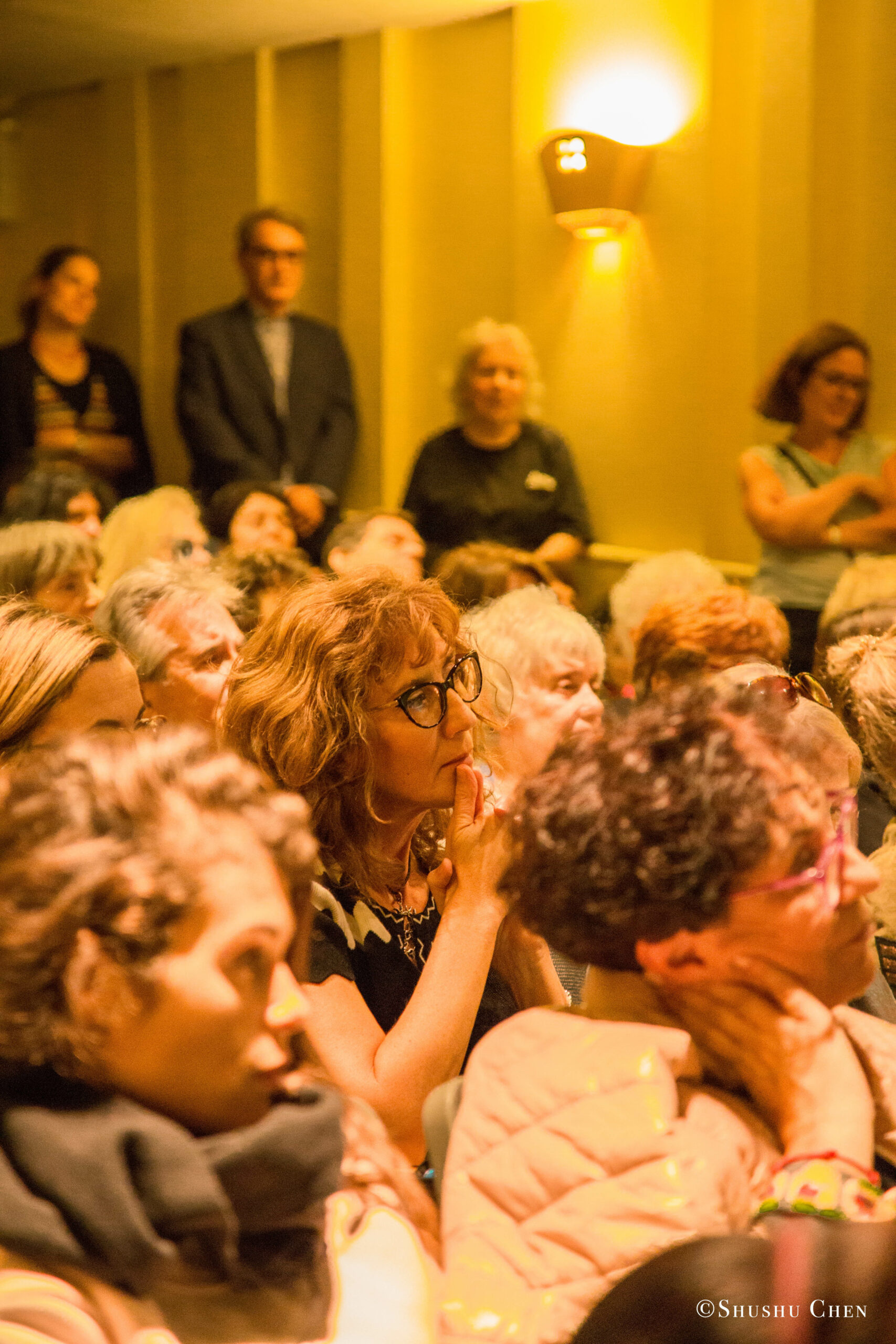 spectators-from-presentation-richard-gere-reads-italo-calvino-at-casa-italiana