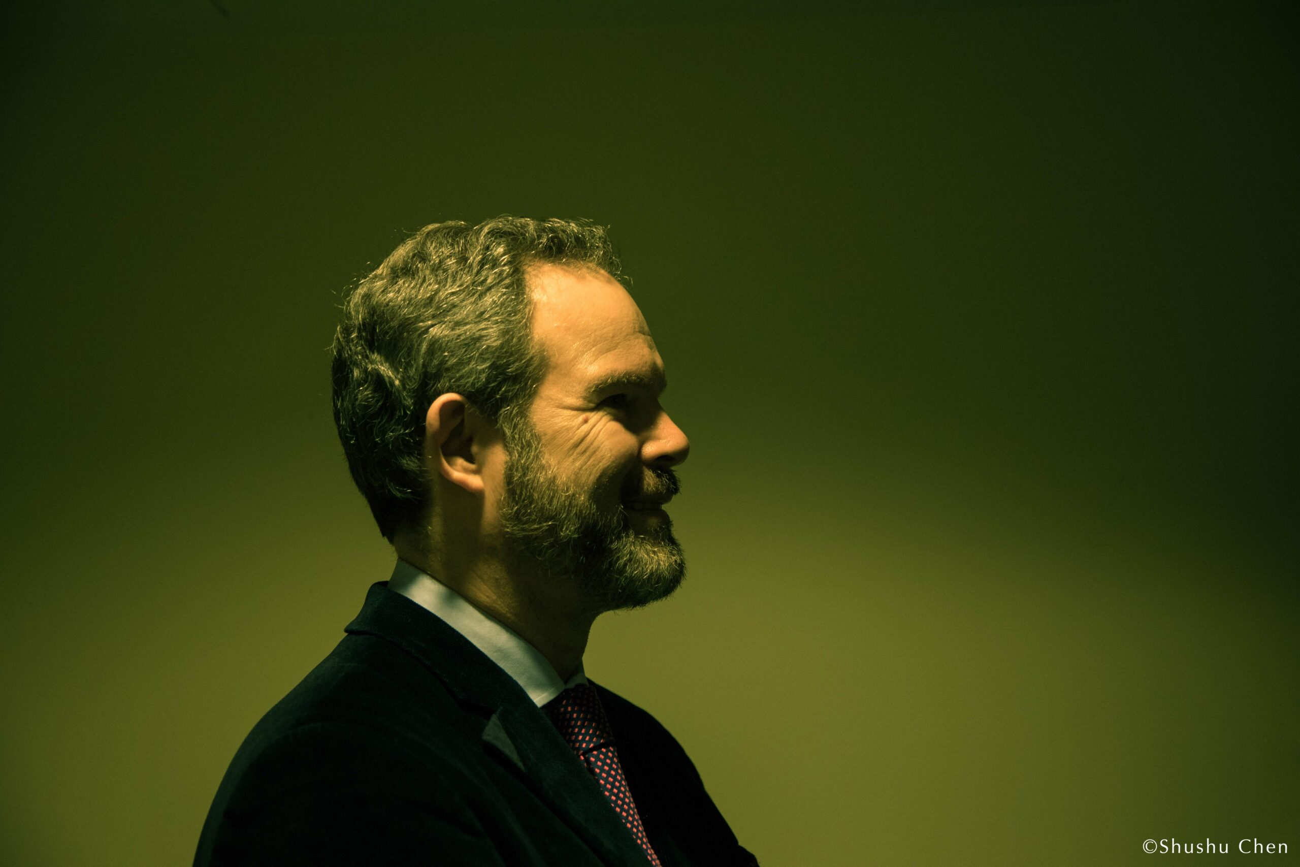 speaker-smiling-from-adventures-in-italian-opera-gerald-finley-at-casa-italiana
