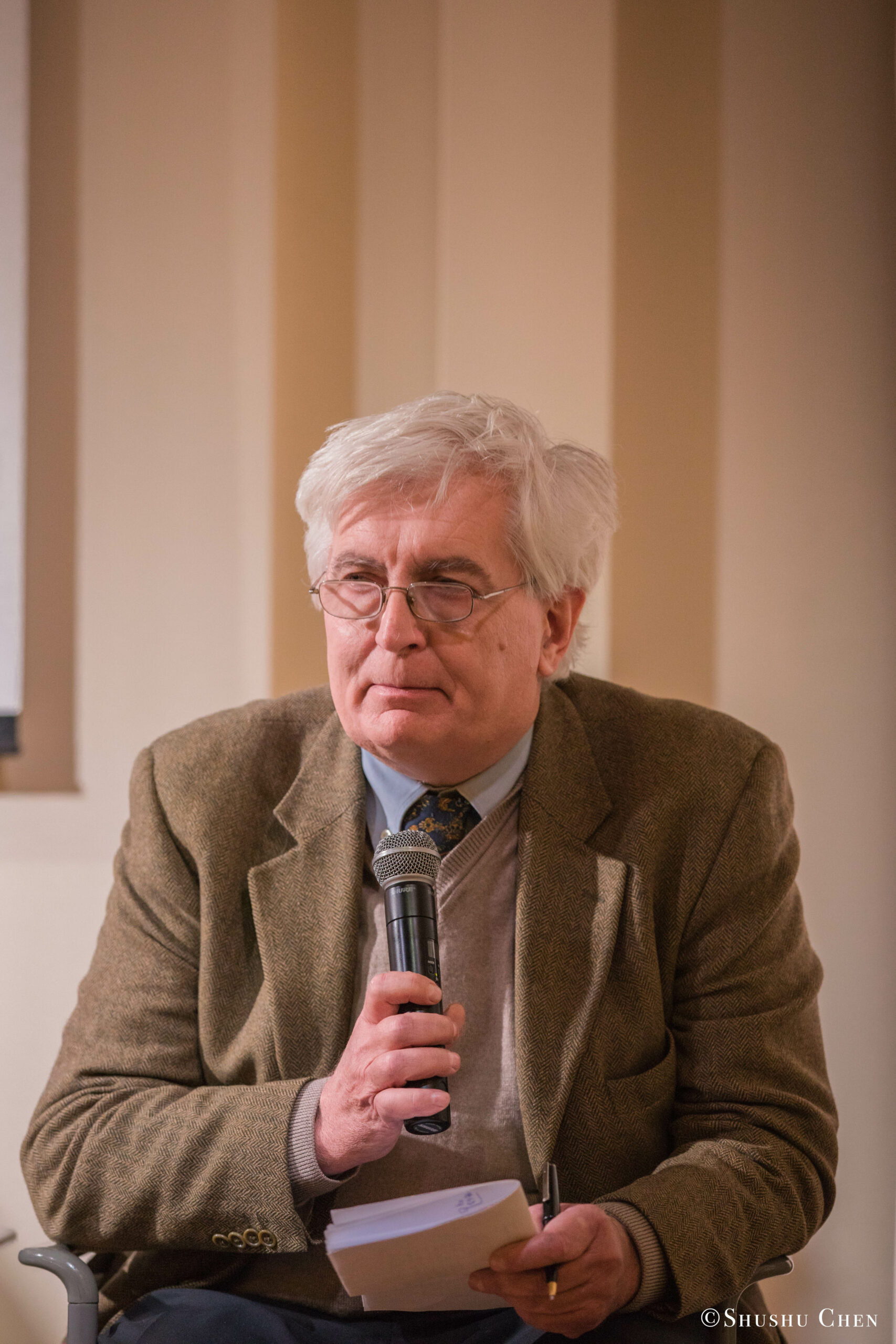 speaker-talking-from-seminar-global-interdependence-and-the-crisis-of-democracy-at-casa-italiana