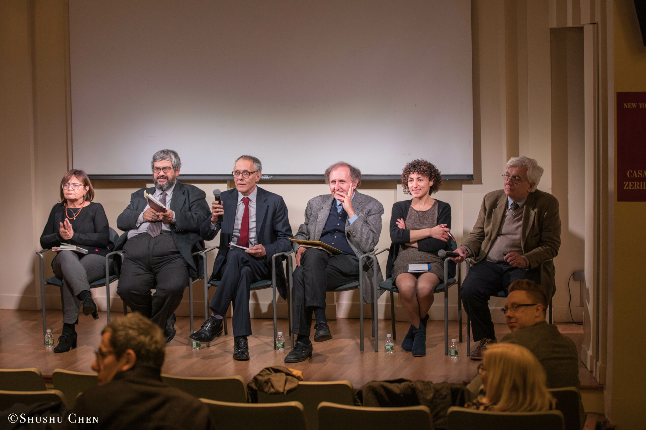 speaker-talking-from-seminar-global-interdependence-and-the-crisis-of-democracy-at-casa-italiana