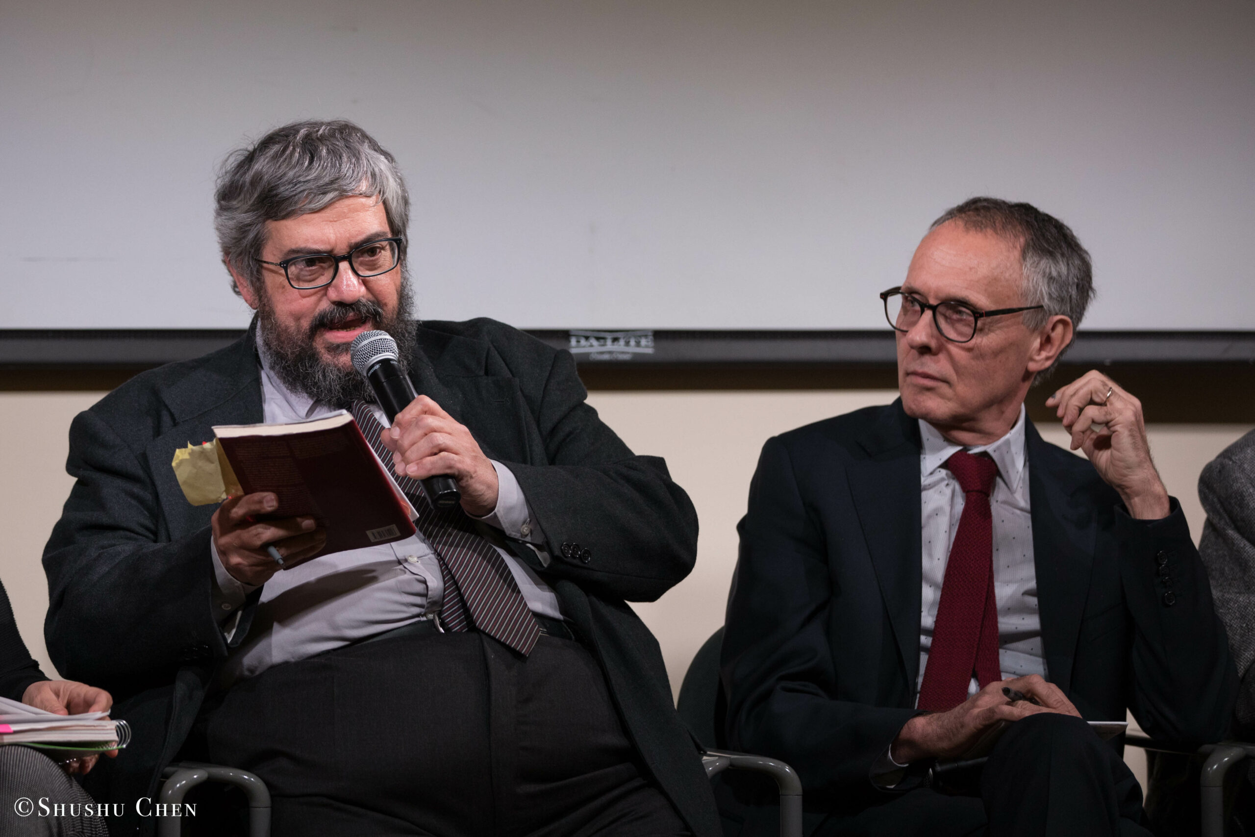 speaker-talking-from-seminar-global-interdependence-and-the-crisis-of-democracy-at-casa-italiana