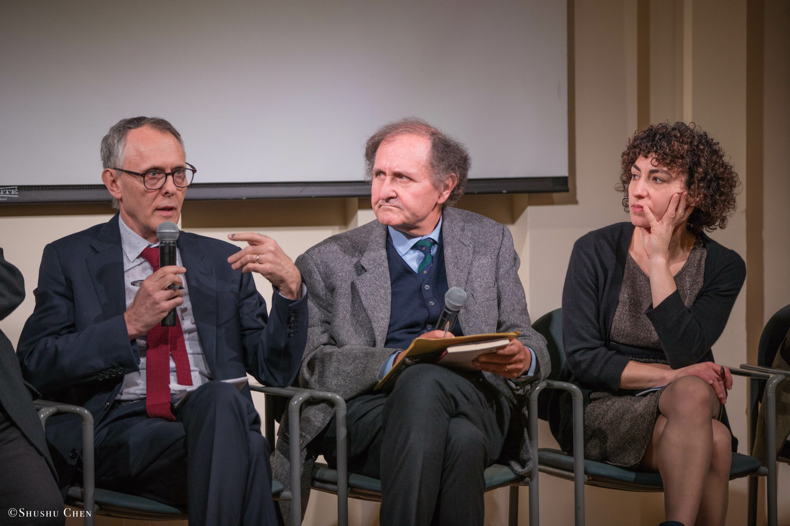 speaker-talking-from-seminar-global-interdependence-and-the-crisis-of-democracy-at-casa-italiana