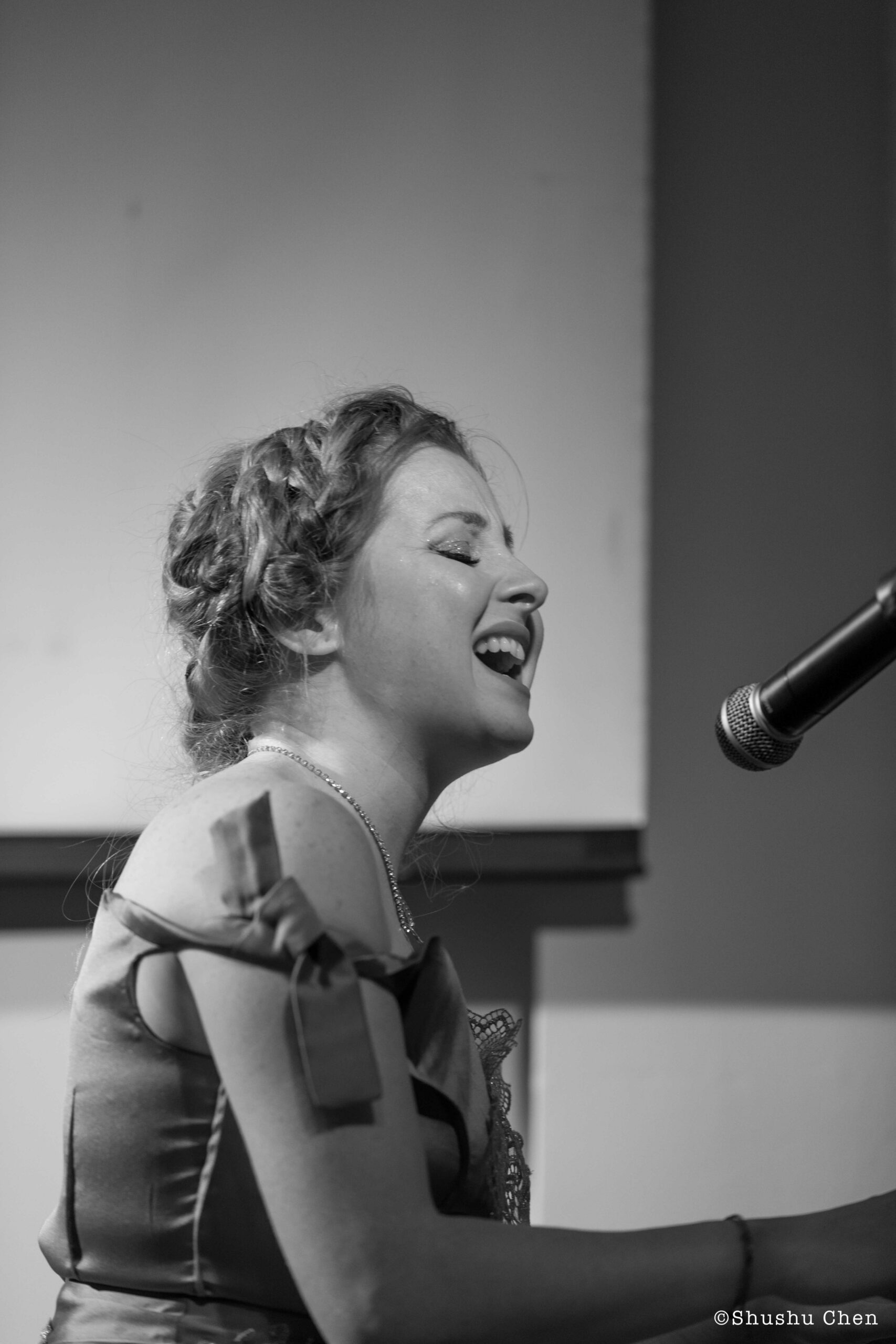 artist-performing-from-concert-in-the-musical-wonderland-of-alessandra-at-casa-italiana